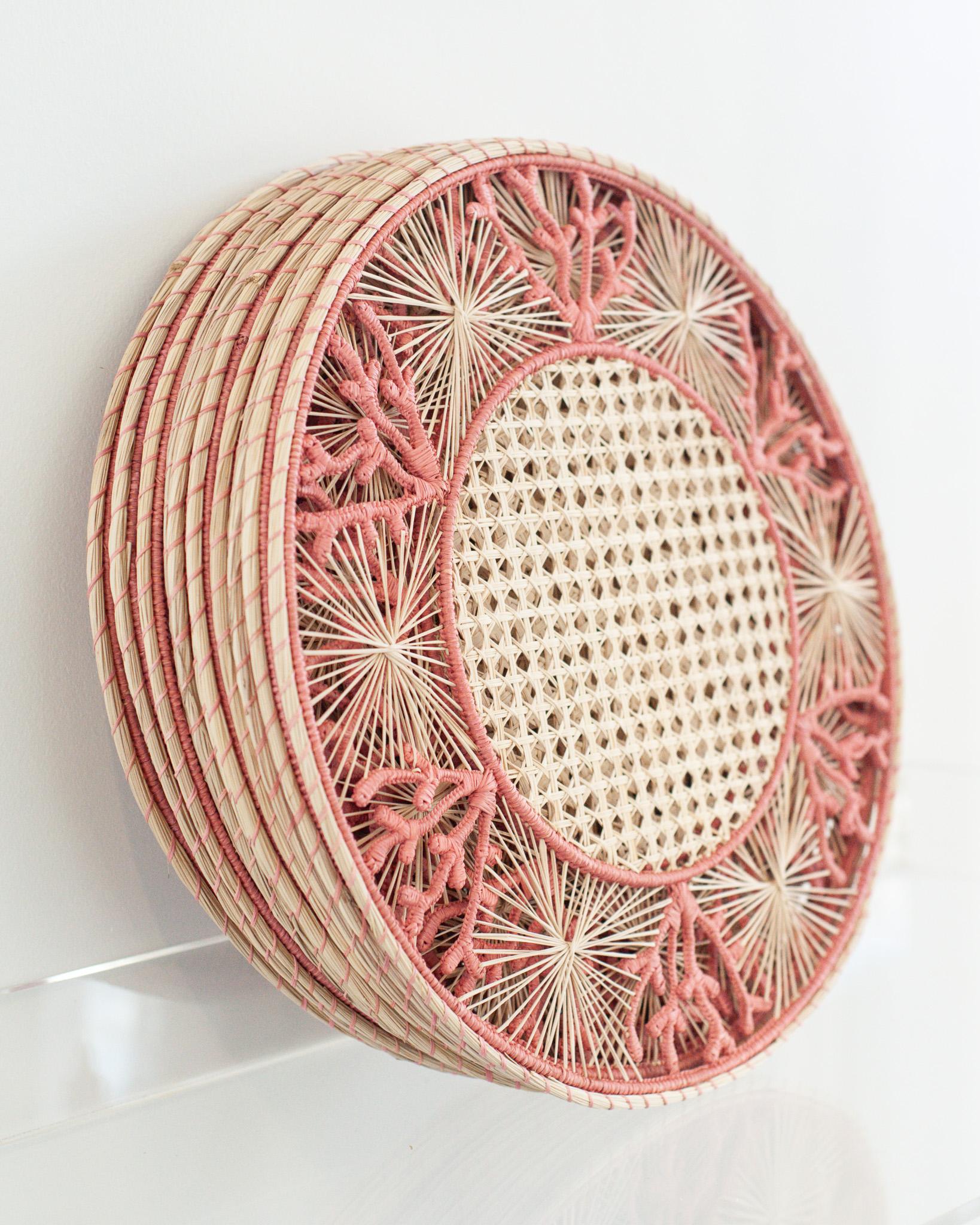Tissé à la main Set de 6 sets de table contemporains en rotin tressé Corail en vente