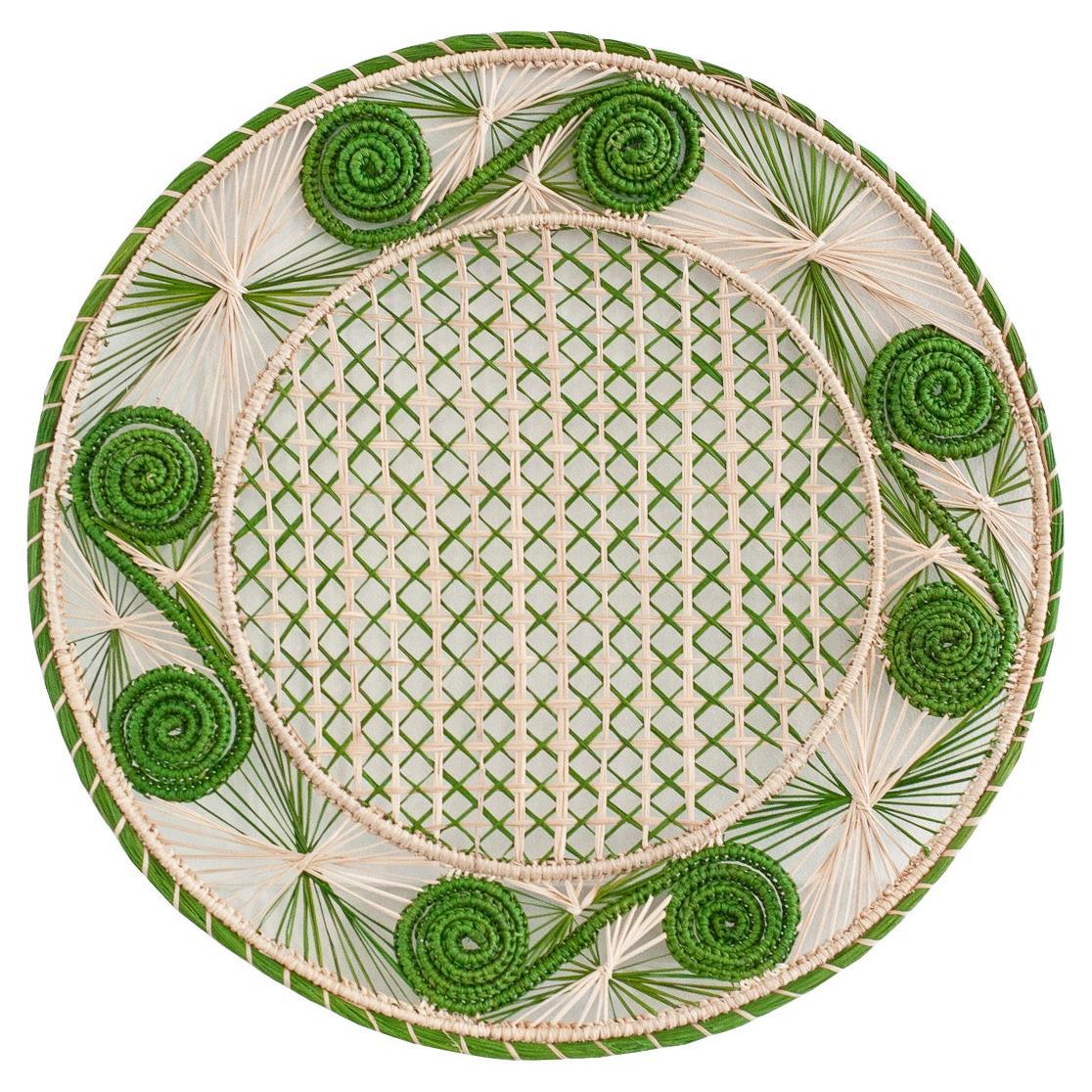 Set contemporaneo di 8 tovagliette in rattan verde e naturale intrecciate a mano in vendita