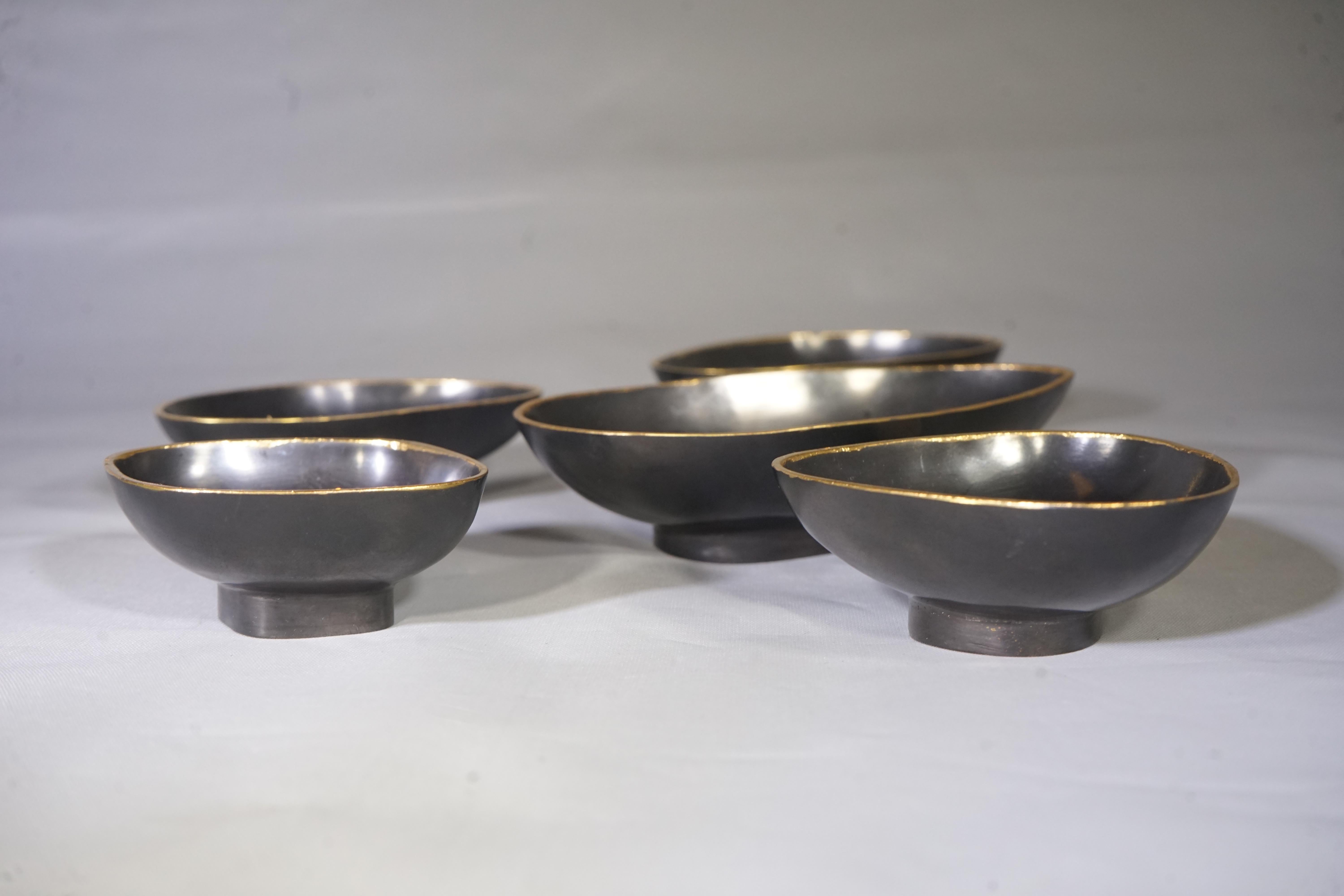 Contemporary Set of Five Mini Pebble Bowls W/ Bronze Detail In New Condition In Aspen, CO