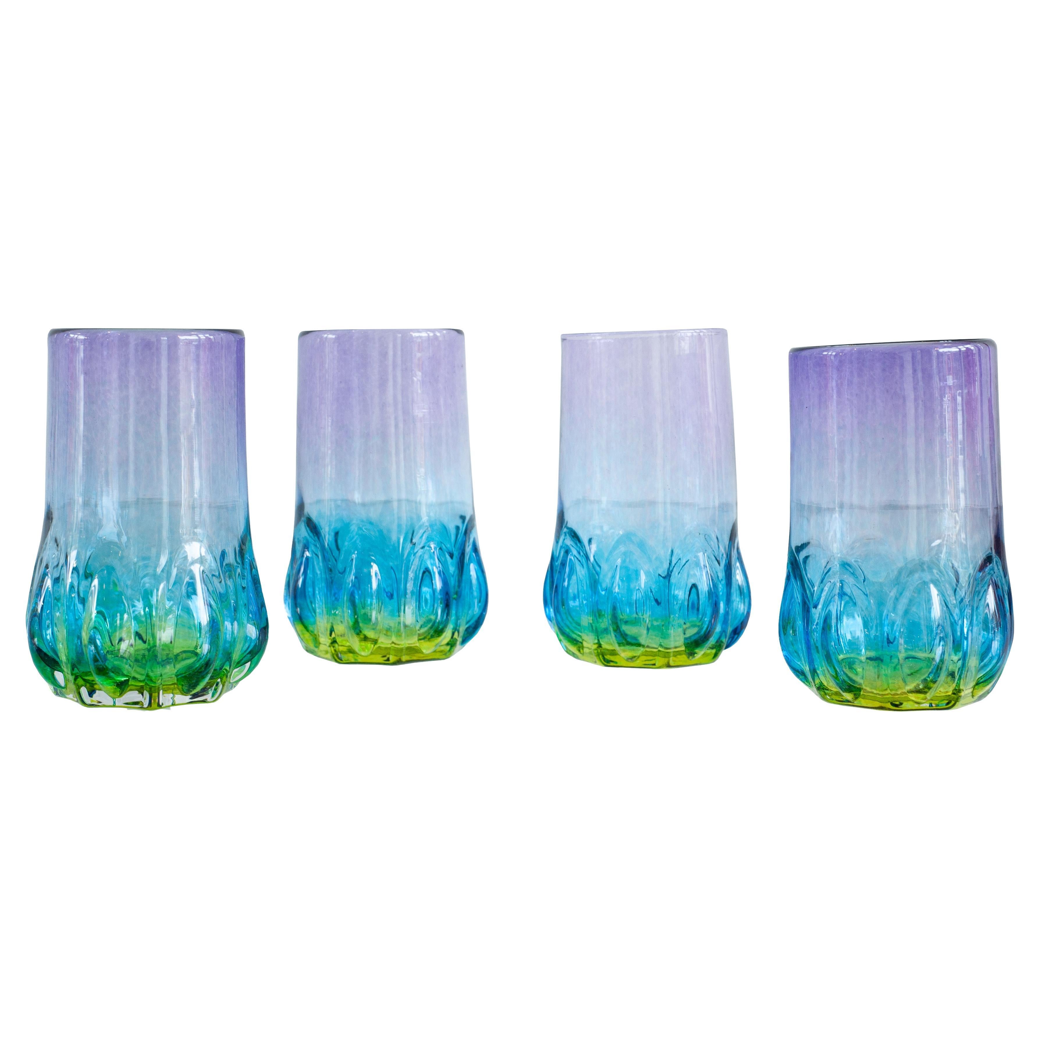 AM Contemporary Set of Four Multicolour Handblown Glass Tumblers (Jeu de quatre gobelets en verre soufflé multicolore)