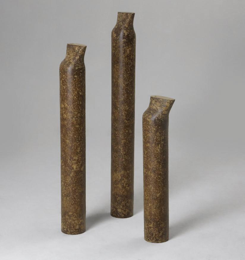 Contemporary set of three Tall Ânfora vases by Domingos Tótora, Brazil, 2009

Set of three Ânfora vases with spouts by the Brazilian artist Domingos Tótora in varied sizes. These minimal organic decorative pieces feature a naturally earthly,