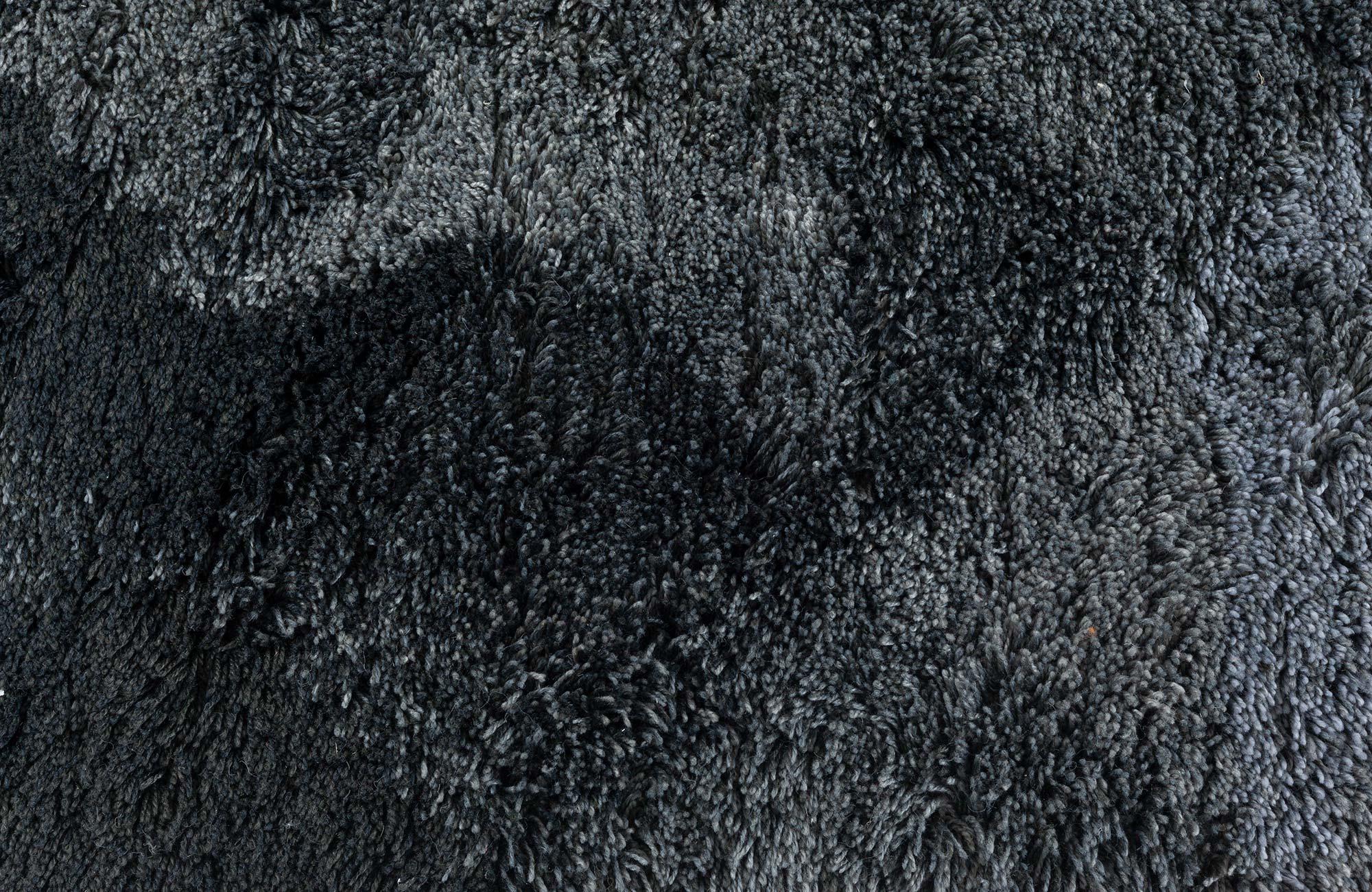 Contemporary shag rug by Doris Leslie Blau.
Size: 4.1