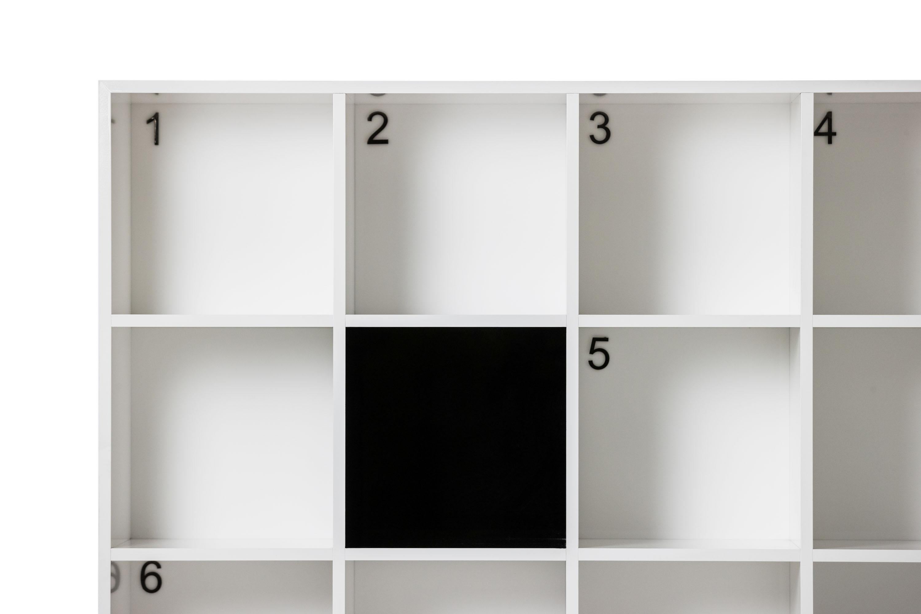 Crossword-shaped bookcase to facilitate books searching. Tribute to Sylvia Beach and to her library.

Pricing excludes VAT.