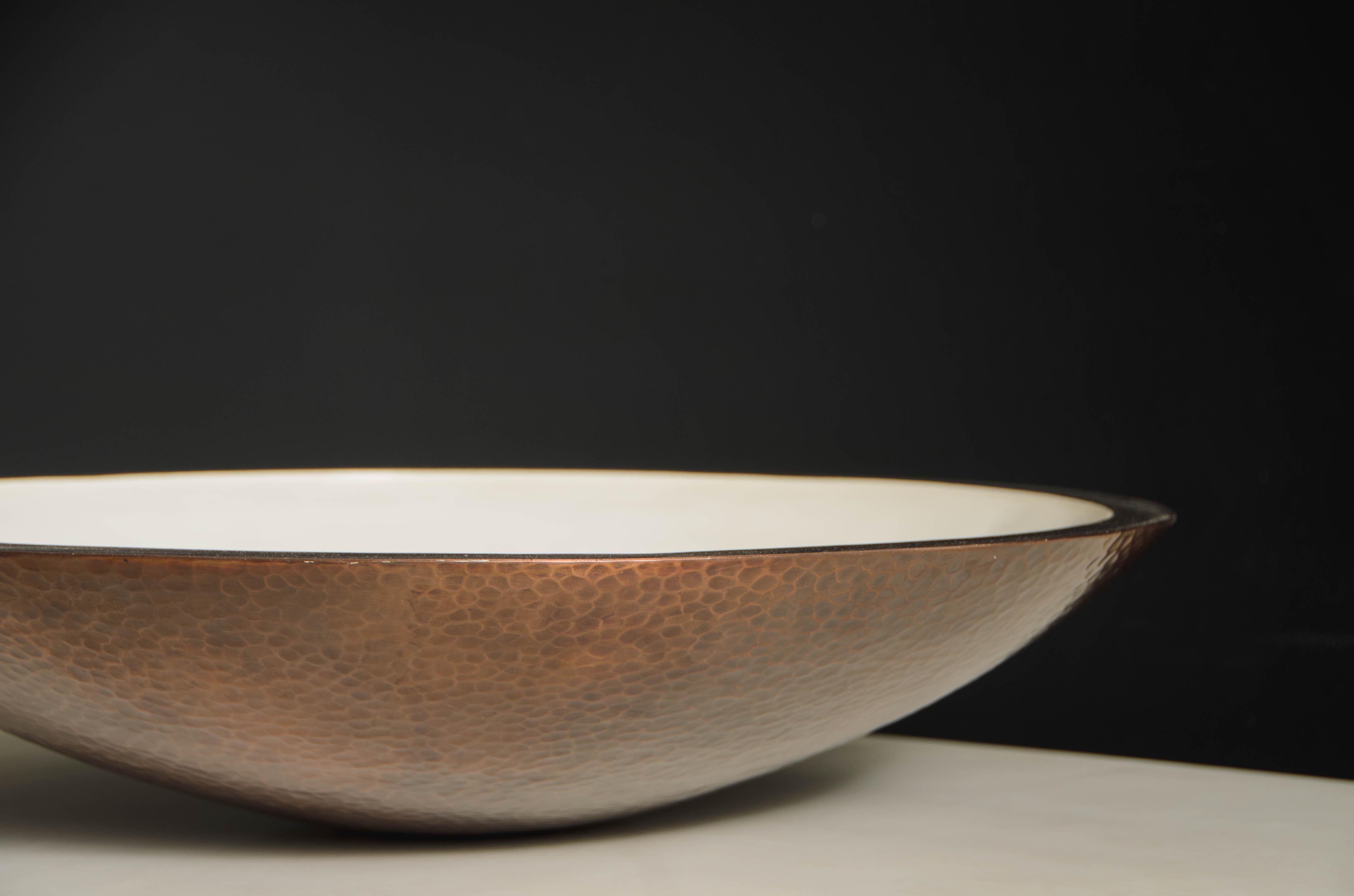 Repoussé Contemporary Shallow Bowl in Cream Lacquer and Copper by Robert Kuo For Sale