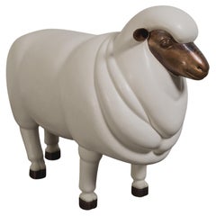 Scultura di pecora contemporanea (femmina) in lacca crema e rame di Robert Kuo