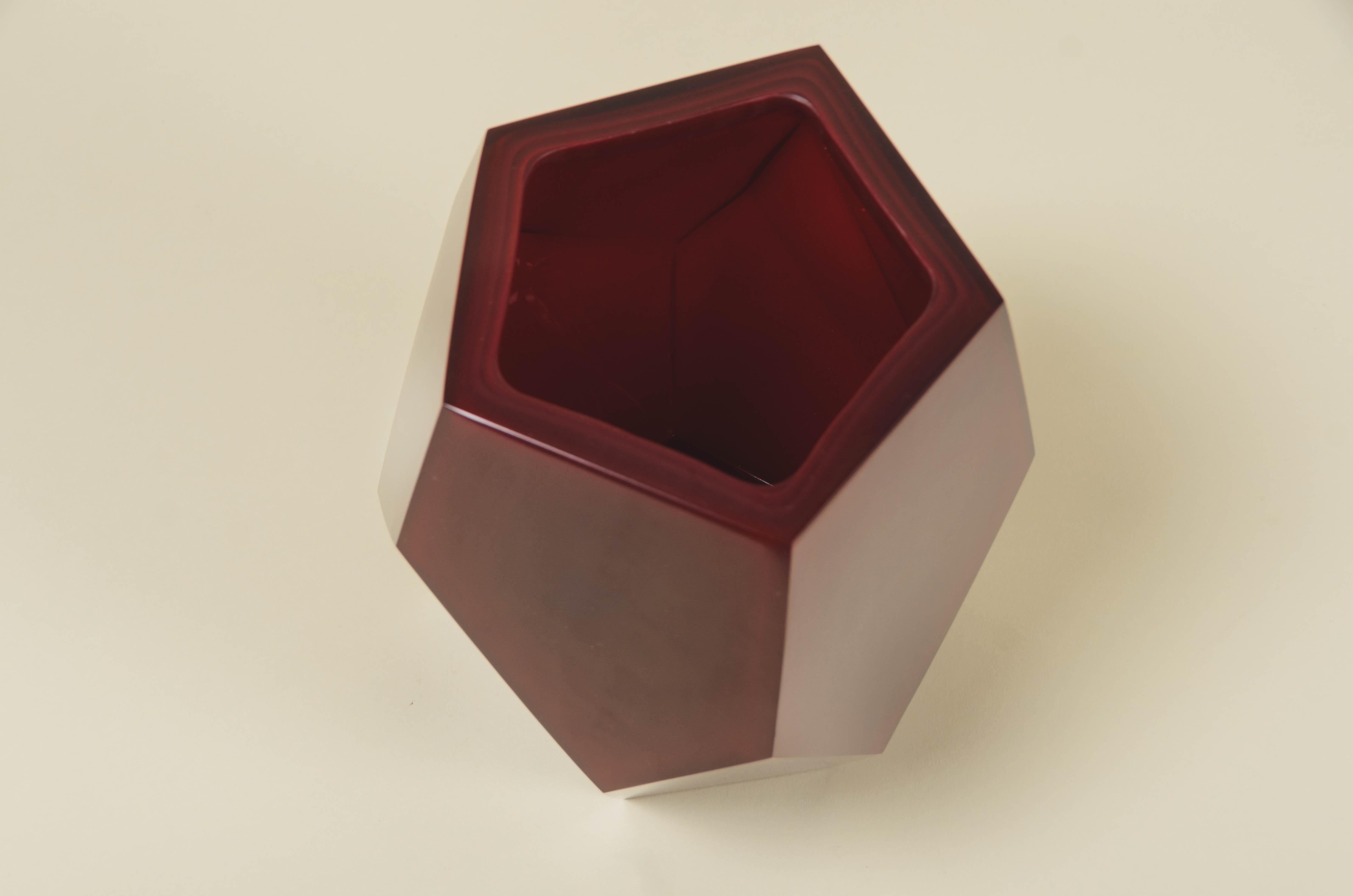 Hand-Carved Contemporary Short Facet Vase in Raspberry Peking Glass by Robert Kuo For Sale