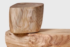 Taburete-mesa auxiliar contemporáneo, madera de olmo lisa natural moderna, Jonas Lutz