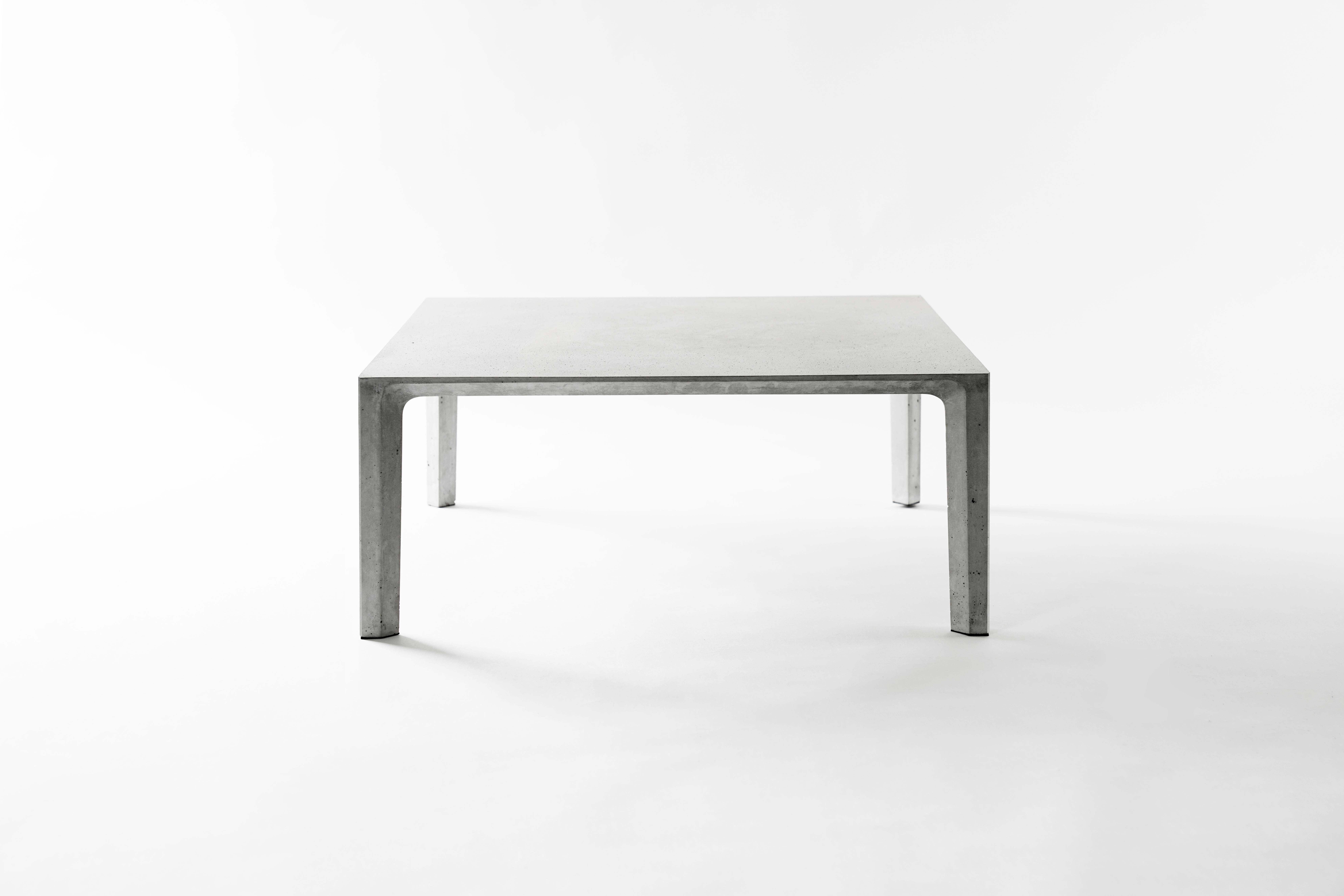 Table d'appoint JIONG de Bentu Design

Béton
600×600×250 mm
22 kg
Utilisation en extérieur : OK

Cette magnifique table d'appoint ou table basse est fabriquée en béton par le célèbre studio de design Bentu Design. La surface lisse et les