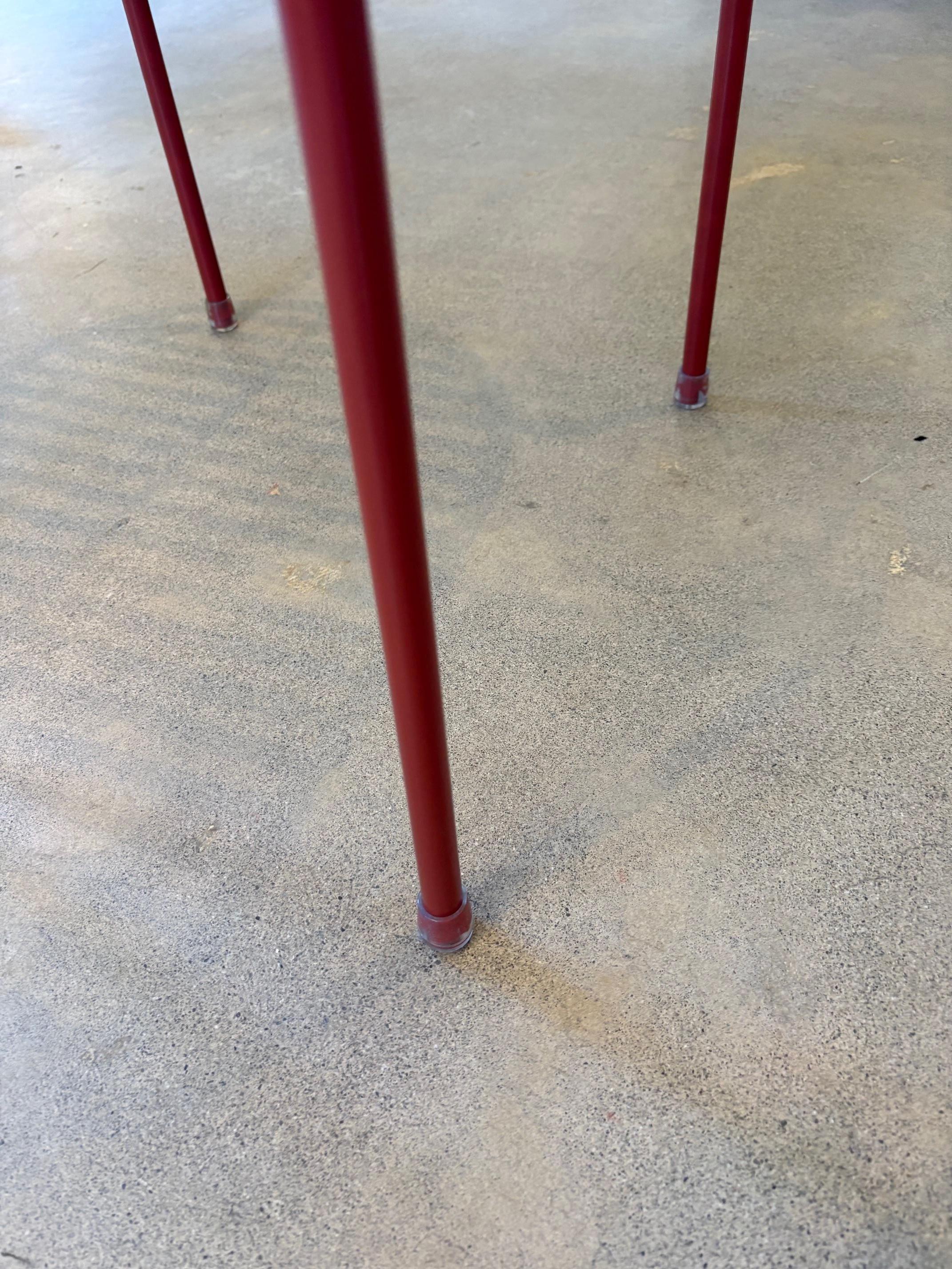 Mesa auxiliar contemporánea Recubrimiento de polvo en venta