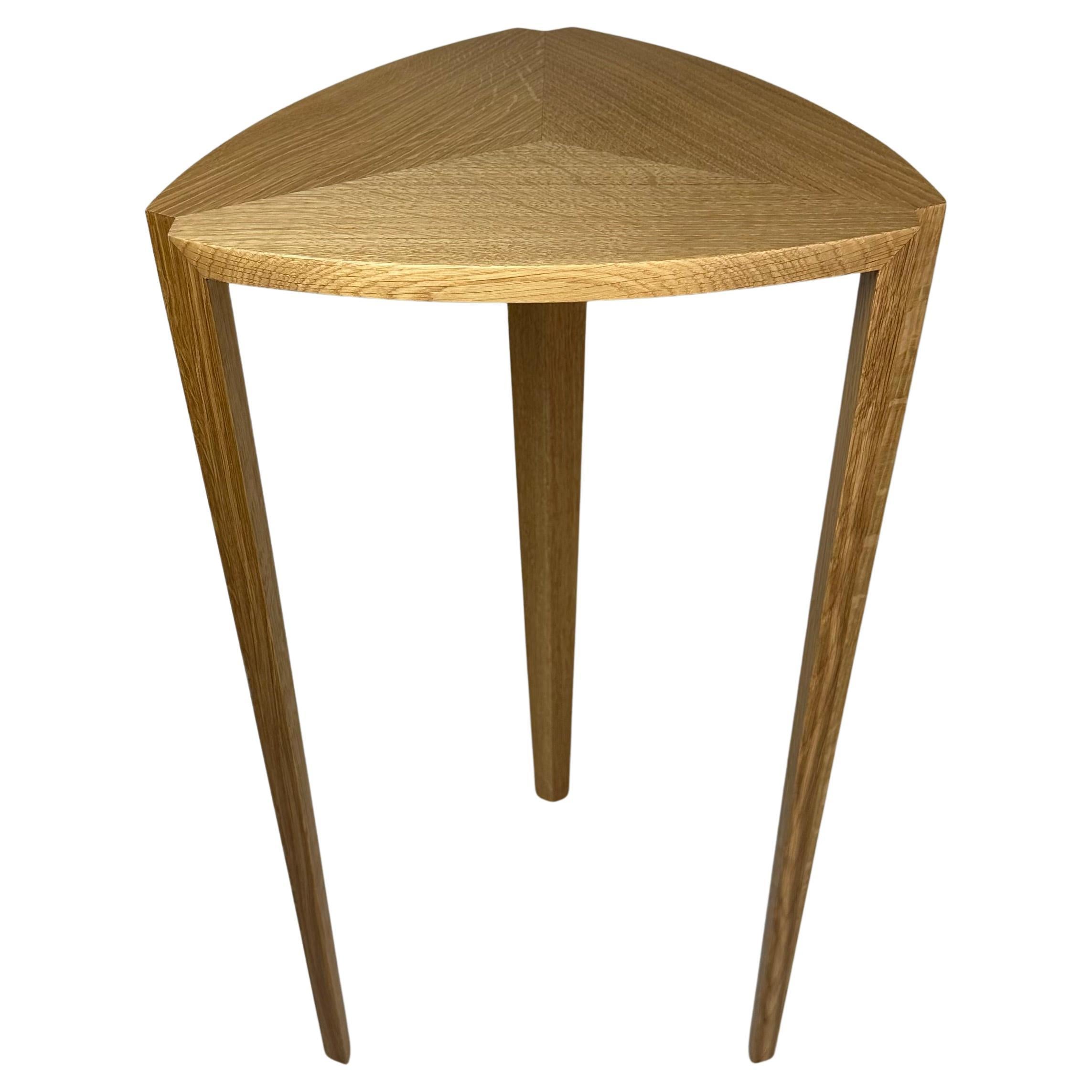 Mesa auxiliar contemporánea en venta