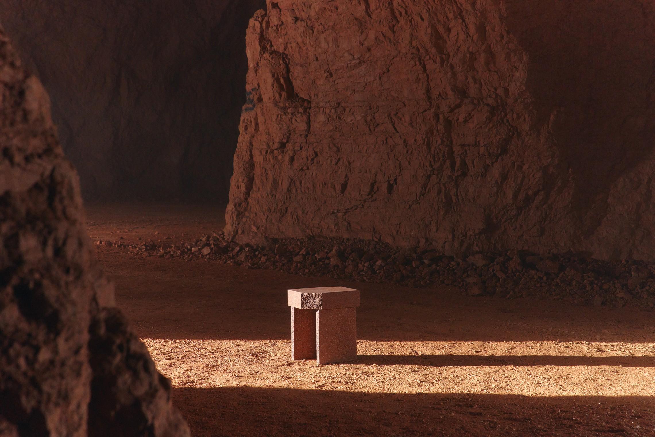 Zeitgenössischer Beistelltisch 'Kern' entworfen von Monica Förster für Fogia

MATERIALIEN: 
- Hergestellt aus einem neuen MATERIAL auf Marmorbasis, das aus wiederverwerteten Abfällen besteht

Abmessungen:
Größe (Höhe / Breite / Tiefe):  40/45cm x