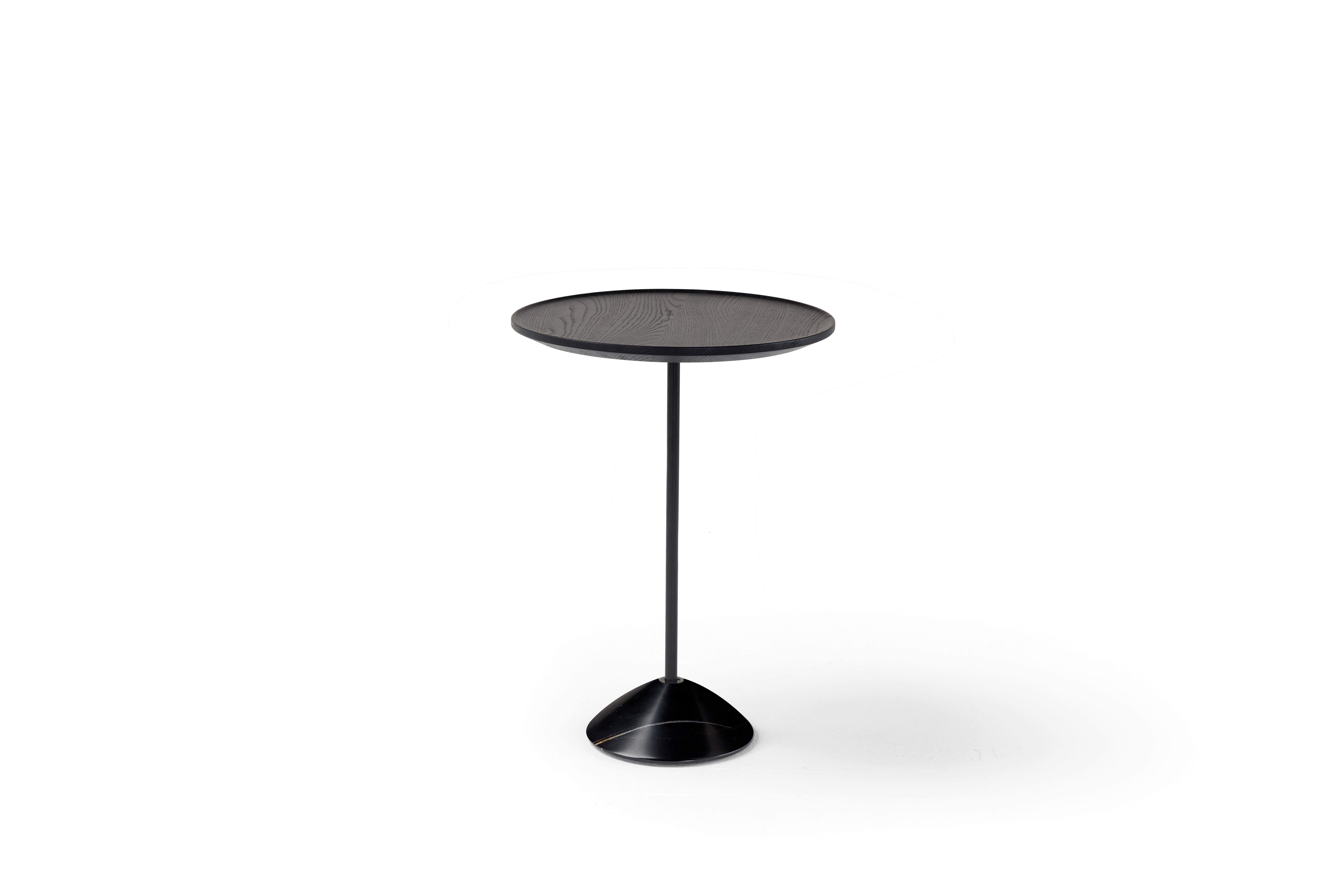 Marbre Table d'appoint contemporaine 'Hourglass' T533, marbre blanc Calacatta en vente