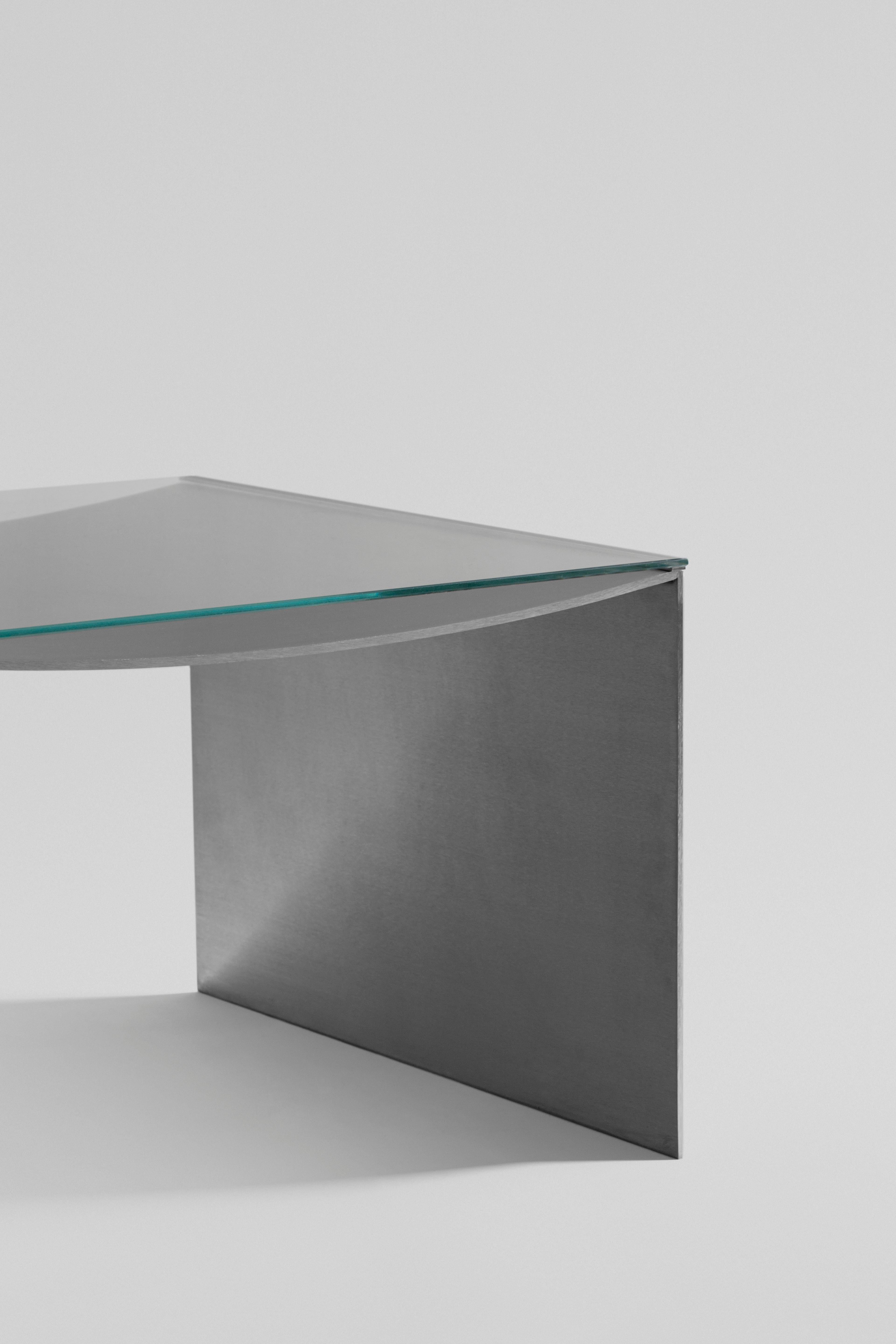 XXIe siècle et contemporain Table d'appoint contemporaine en acier et plateau de verre par l'architecte Pablo Pérez Palacios en vente