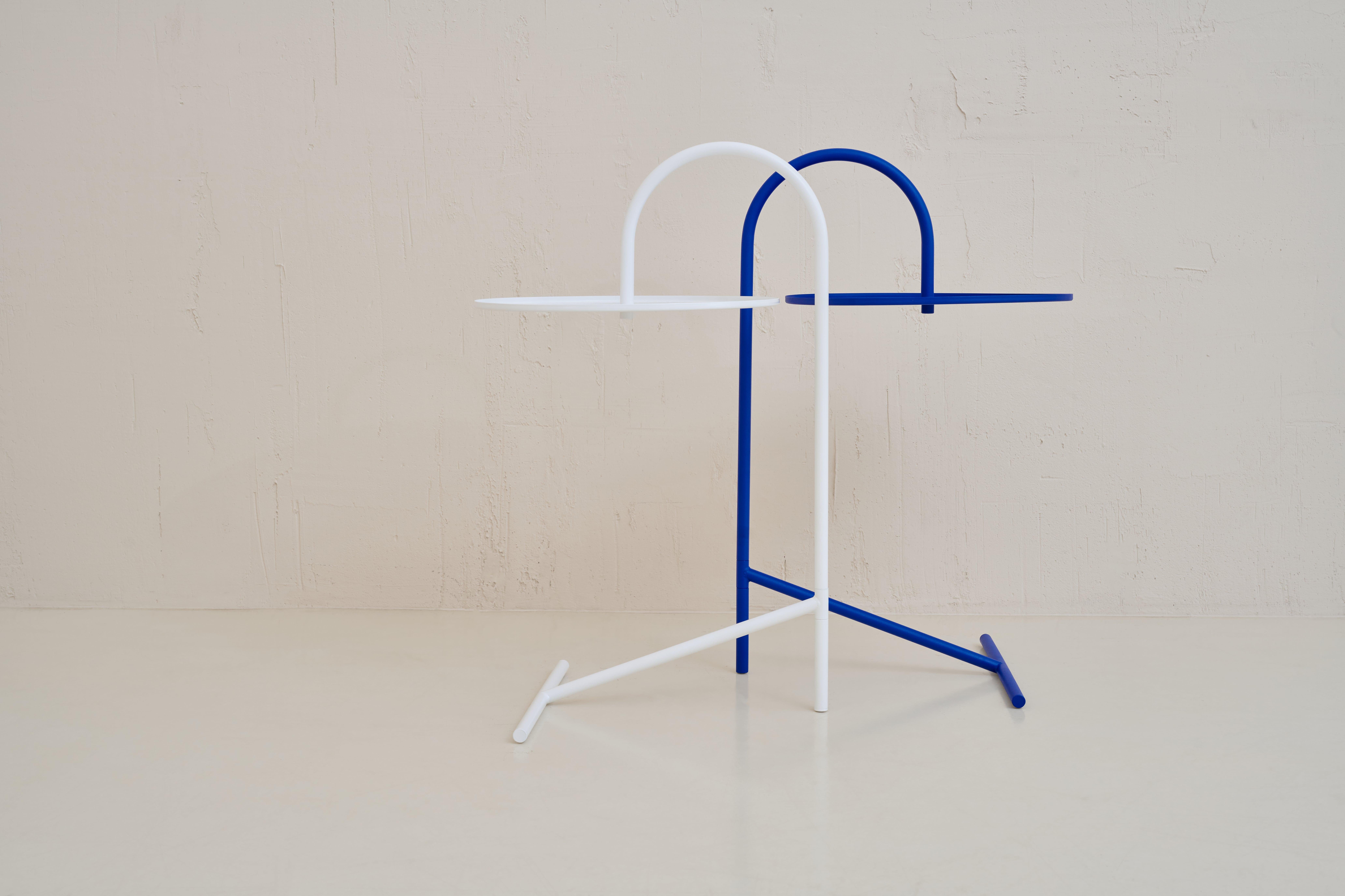 Contemporary Beistelltisch 'Melt' (Blau) von Oitoproducts (21. Jahrhundert und zeitgenössisch) im Angebot