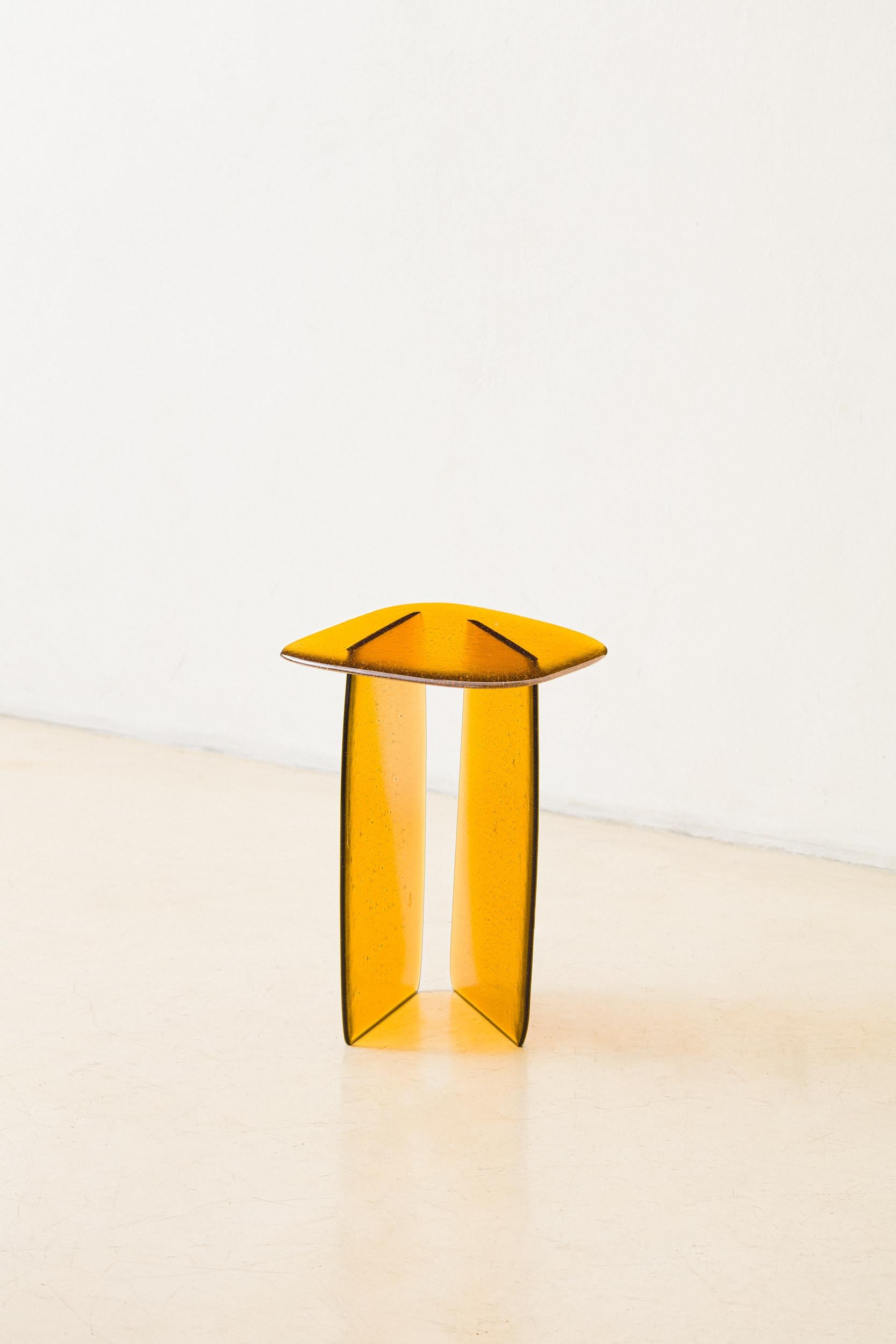 	
Les itérations en verre de Morfa No. 01 - vert, rouge et ambre - retracent les origines de la collection. Ces premières expériences étudient le comportement du verre en fusion, où l'épaisseur, la couleur et la transparence interagissent pour créer