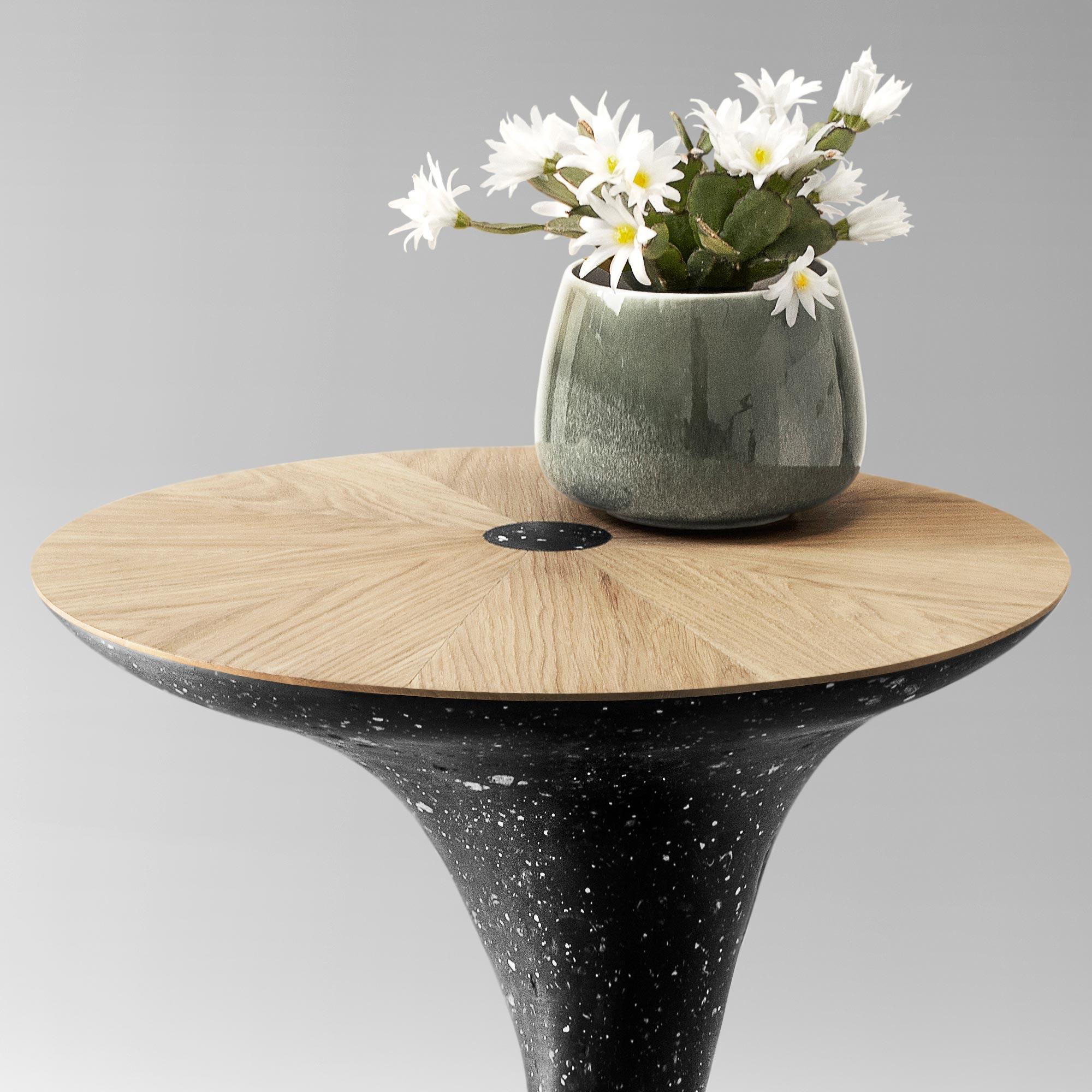 Fait main Modern Round  Accent Table, Oak, Black In Stock by Donatas Žukausks en vente