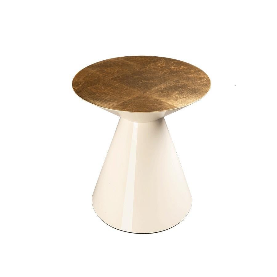 This side table in resin is an ideal addition to any interior. The base is offered in different RAL colors and a high gloss table top that may be done in burr walnut, gold leaf or other wood veneers. Other finishes and dimensions may be available