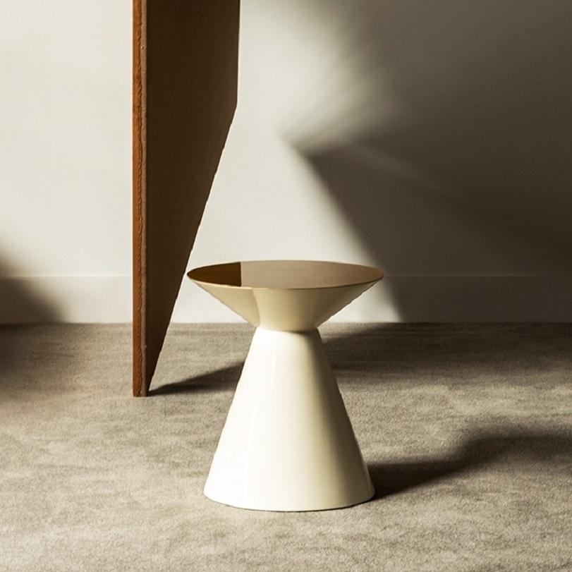 Contemporary Side Table Offered in Resin and Lacquer For Sale 1