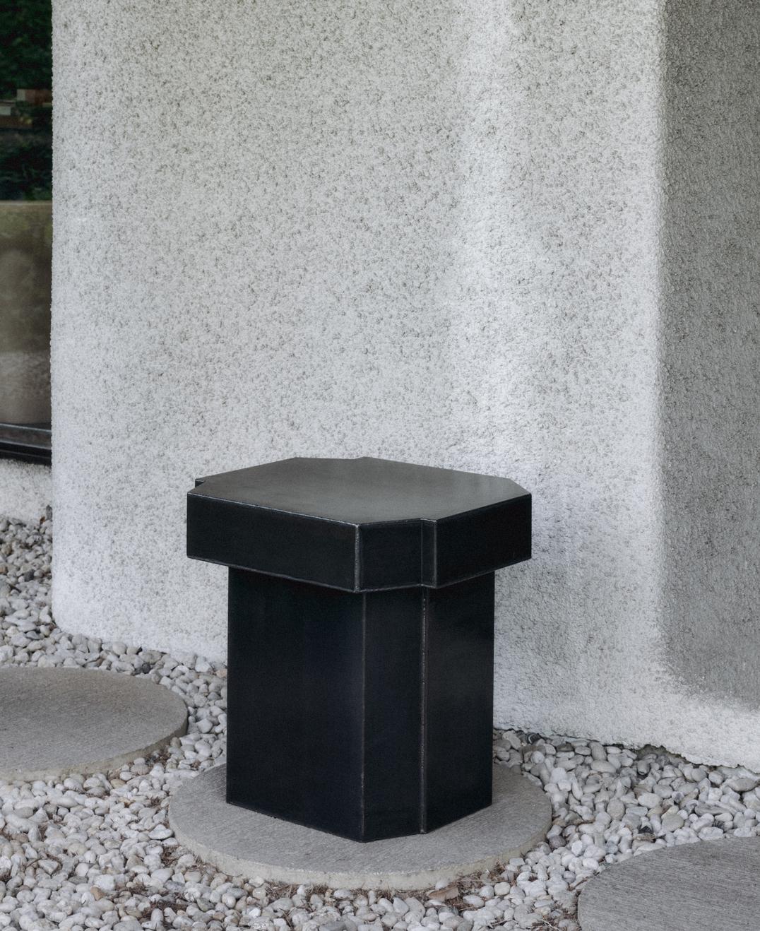 Table d'appoint ou tabouret contemporain Funki 01 en fer brut de Louise Roe en vente 1