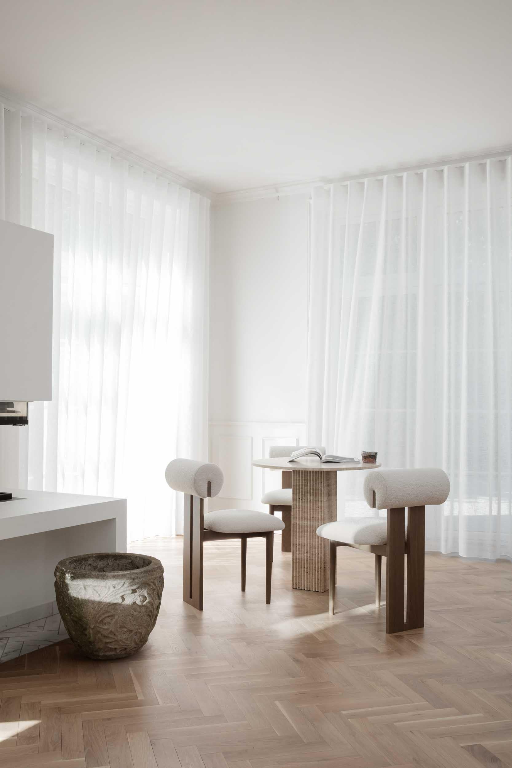 Tavolino contemporaneo 'SOHO' di Norr11, Travertino grigio in vendita 3