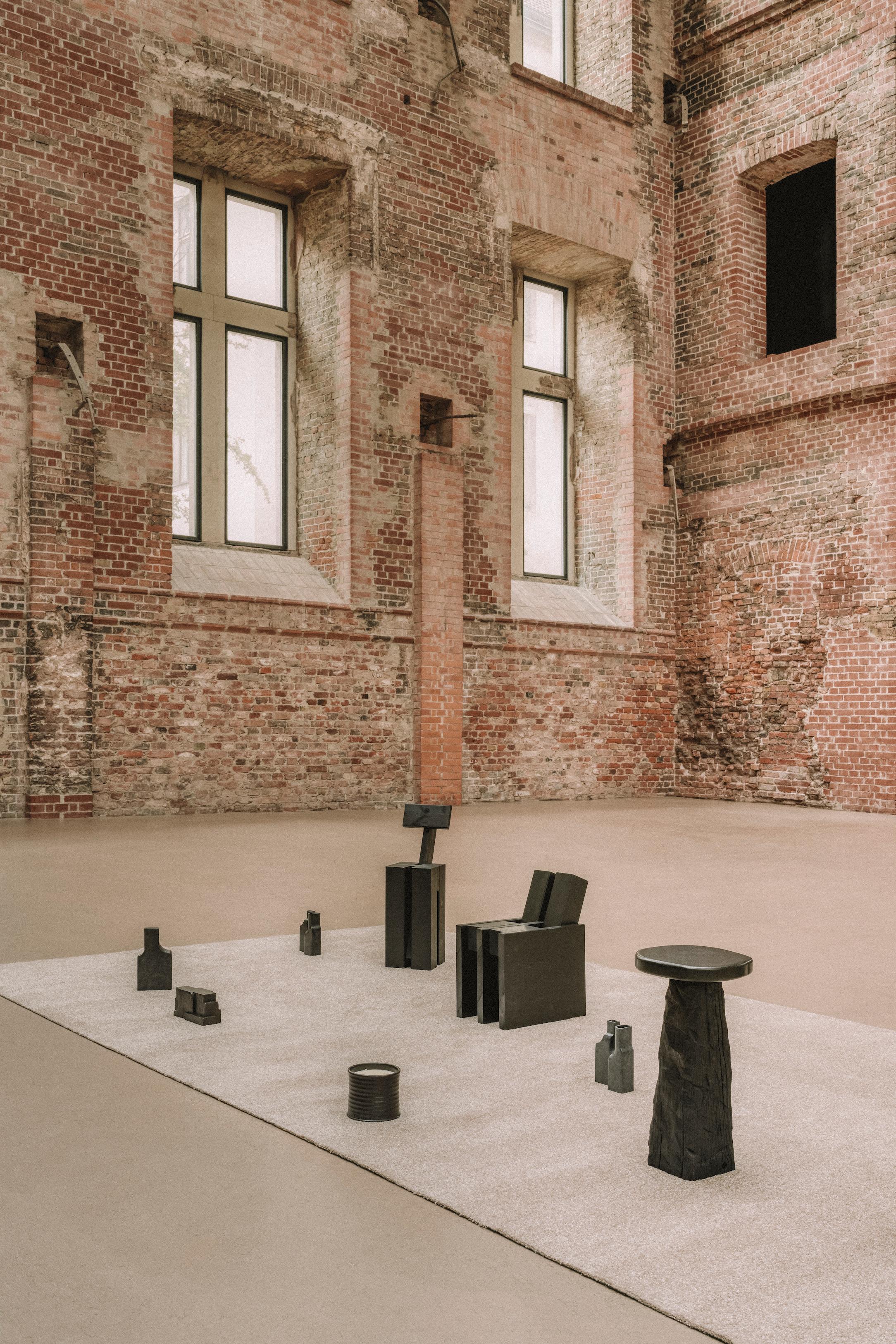 Contemporary Beistelltisch 'TAVO' von Eichkorn, Stein und Eiche, anpassbar (21. Jahrhundert und zeitgenössisch) im Angebot