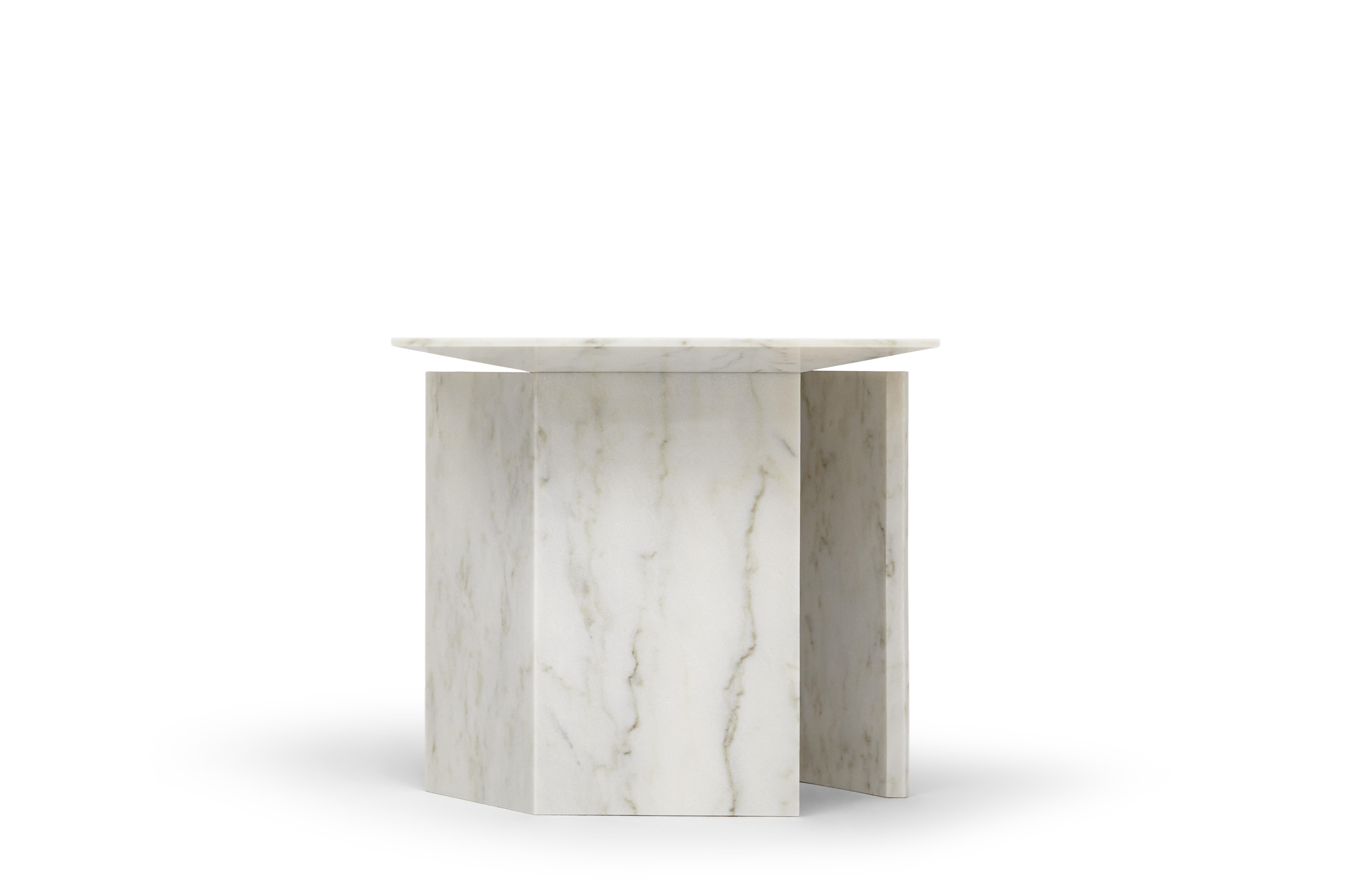 Organique Table d'appoint contemporaine Theorem de Marta Delgado, en marbre blanc en vente