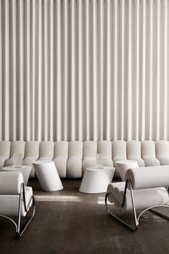 Contemporary Beistelltisch 'Tilt' von Norr11, Kreide