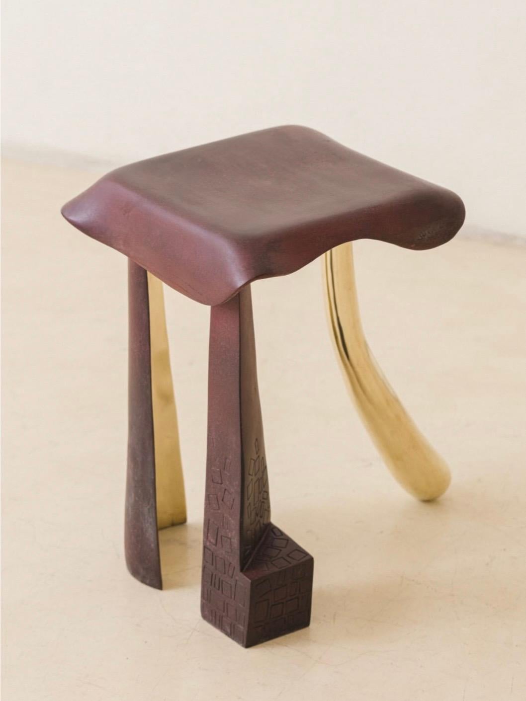 Brésilien Table d'appoint contemporaine Tripede de Lucas Recchia en vente
