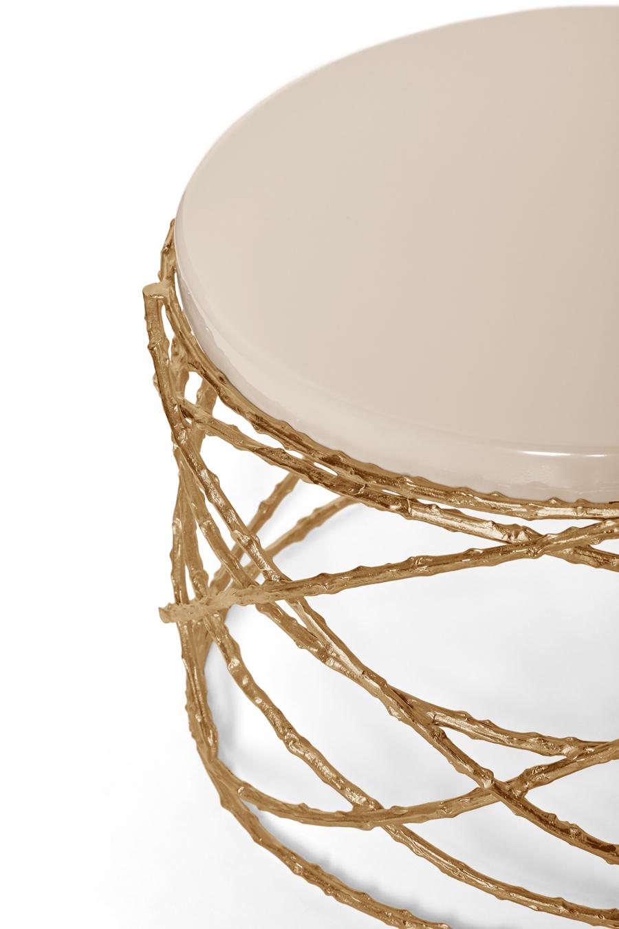 Moderne Contemporary Side Table With Marble Top And Cast Brass Base en vente