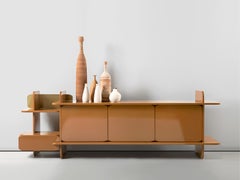 Modernes Sideboard von HESSENTIA in Terrakotta-Lack mit Metallakzenten