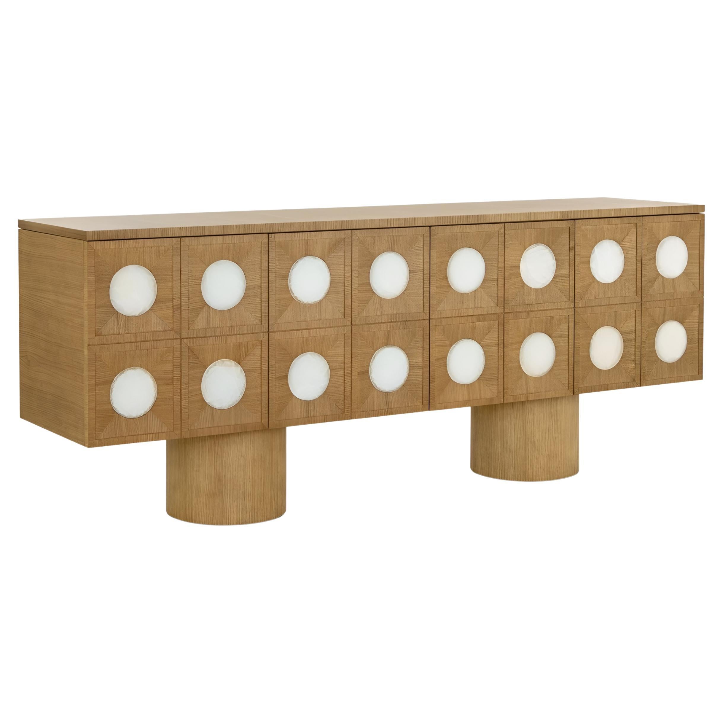 Zeitgenössisches Sideboard aus gekalkter Eiche mit Selenit-Intarsien von JLC im Angebot