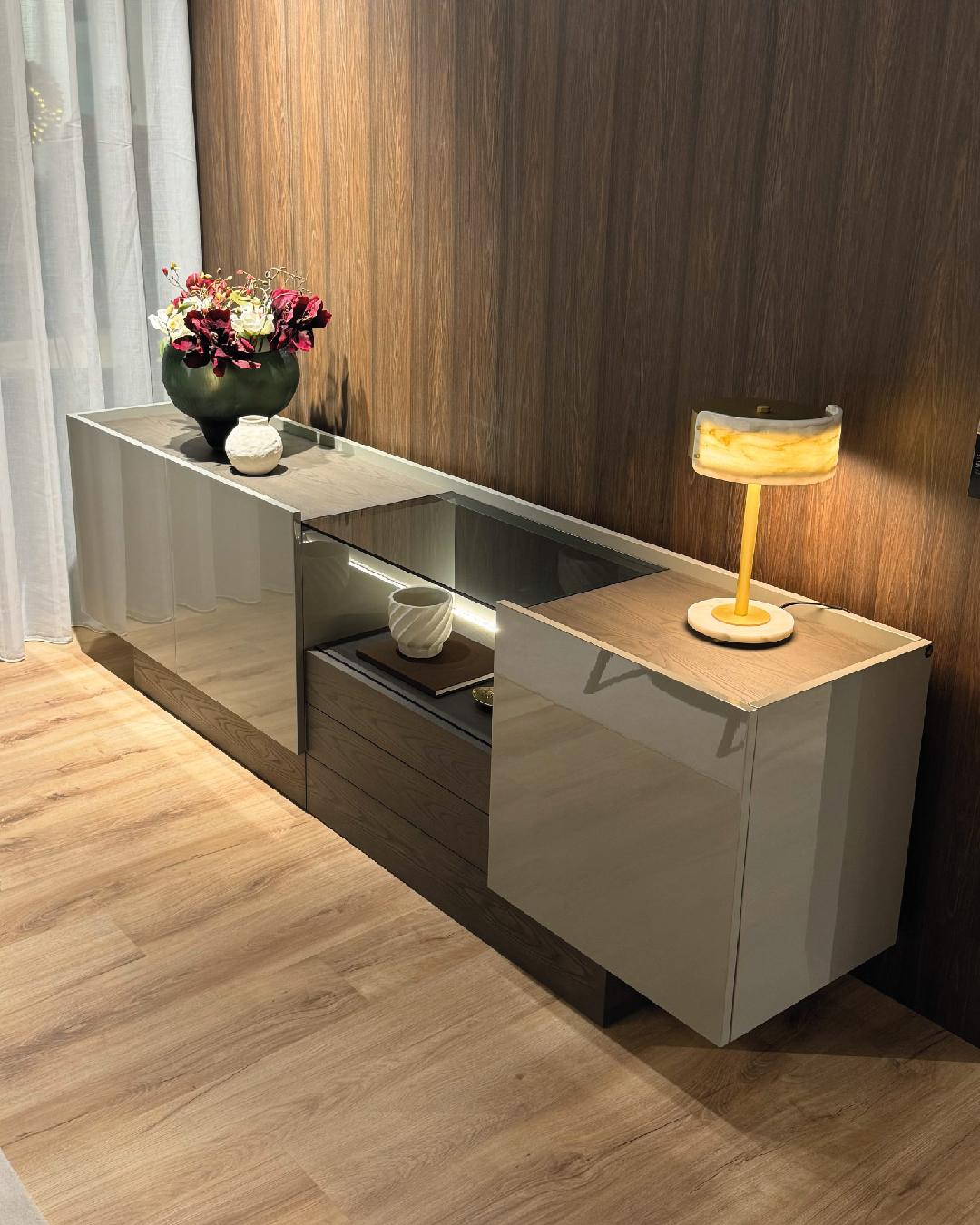XXIe siècle et contemporain Buffet contemporain en laque anthracite brillante et noyer mat en vente