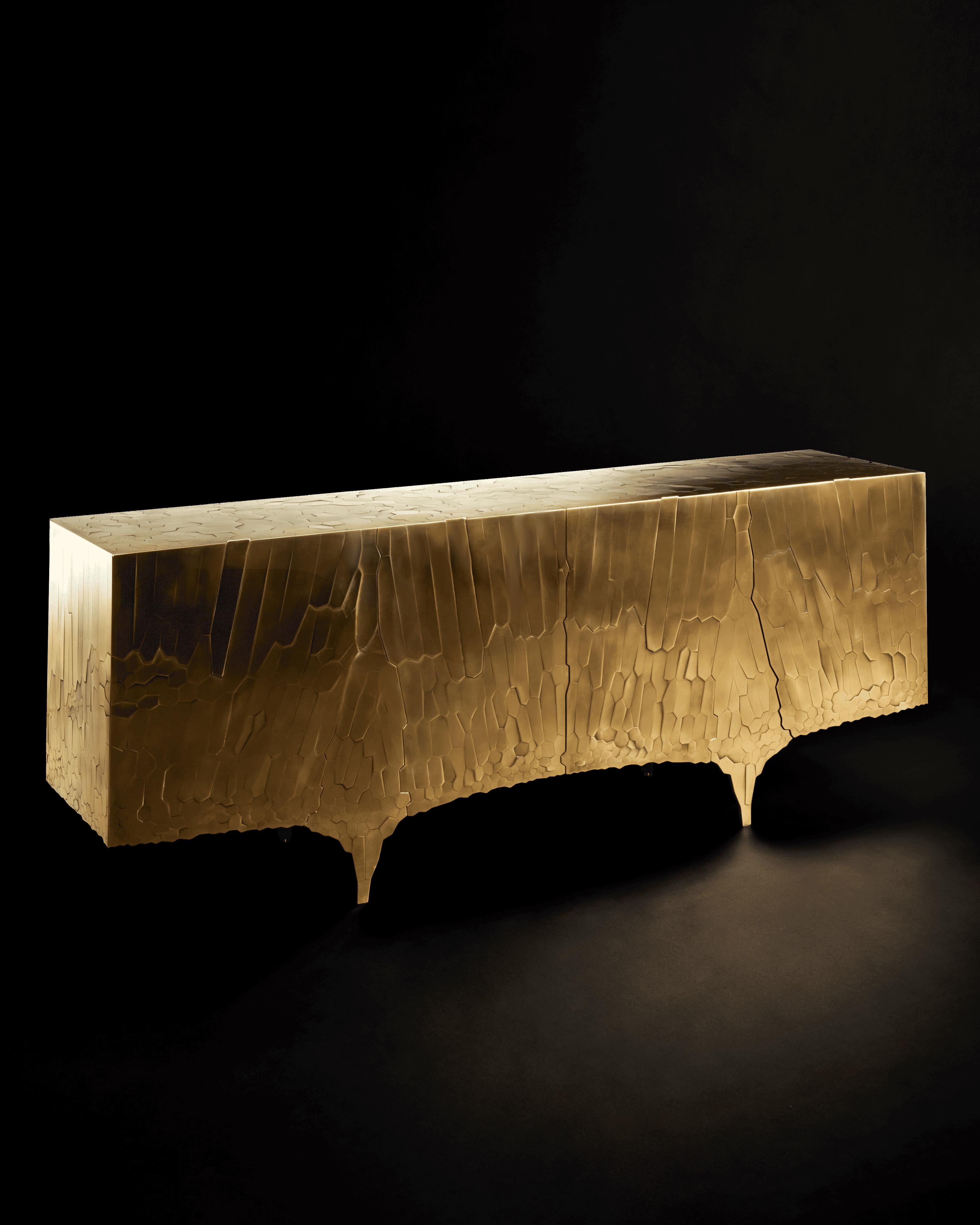 Organico moderno Contemporary Sideboard in Patinated & Polised Brass Marquetry by Erwan Boulloud in vendita