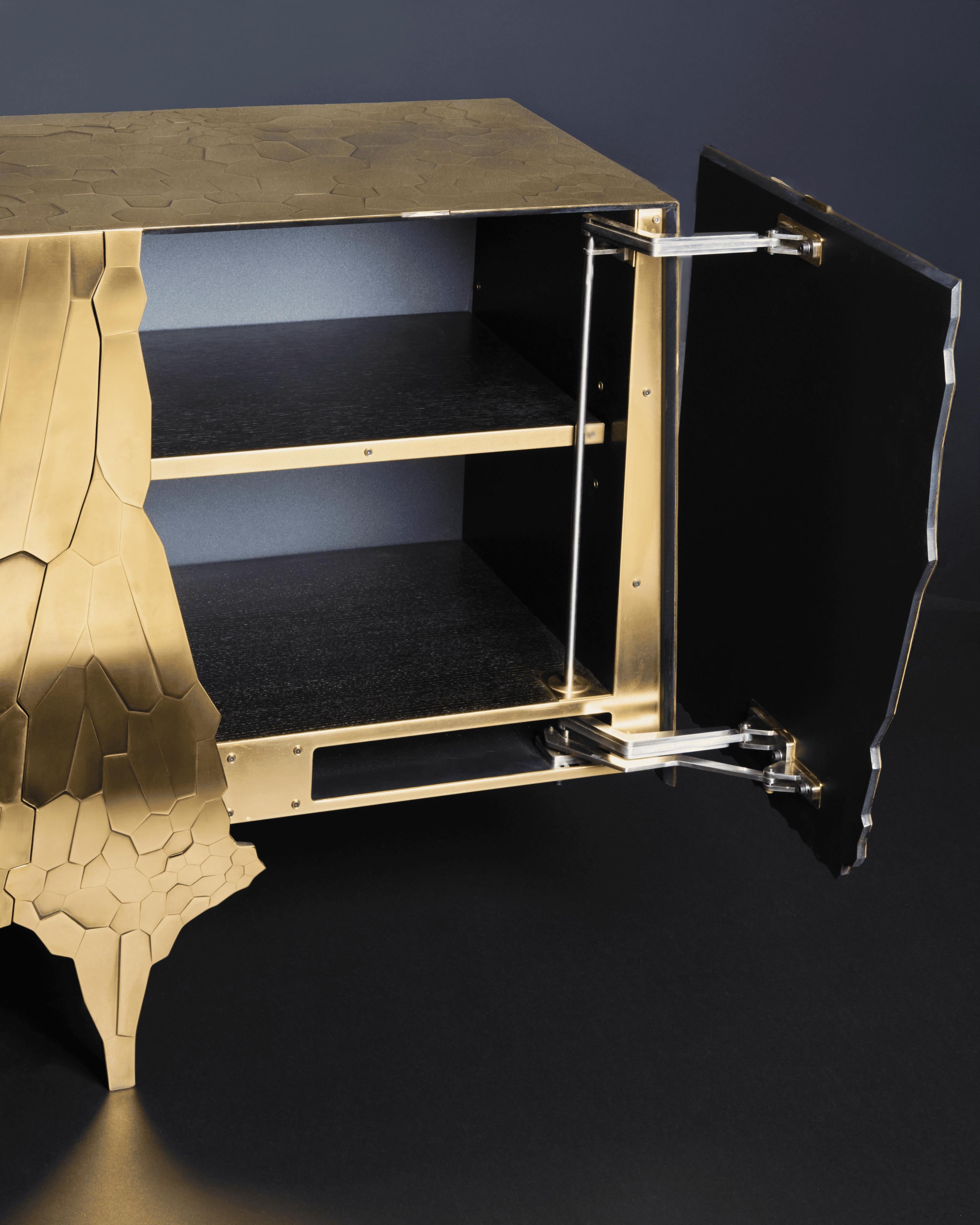 Fatto a mano Contemporary Sideboard in Patinated & Polised Brass Marquetry by Erwan Boulloud in vendita