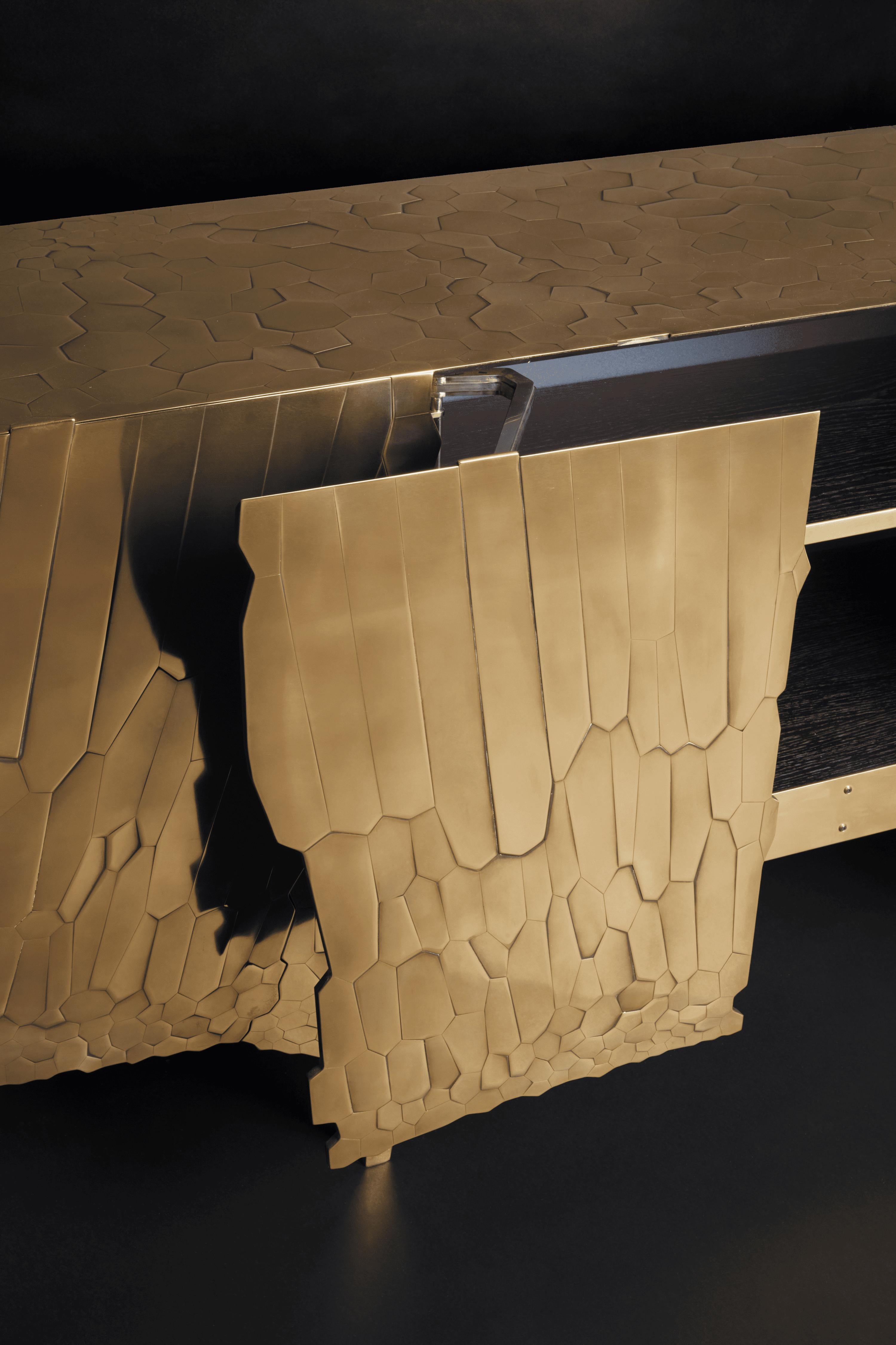Contemporary Sideboard in Patinated & Polised Brass Marquetry by Erwan Boulloud In condizioni Nuovo in vendita a London, GB