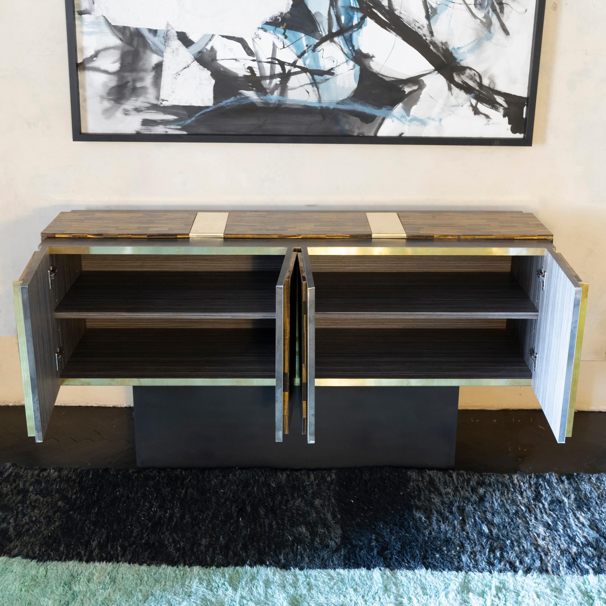 Contemporary Sideboard Natural Steel and Golden Tiger Eye Decorative Panels In New Condition For Sale In Firenze, IT