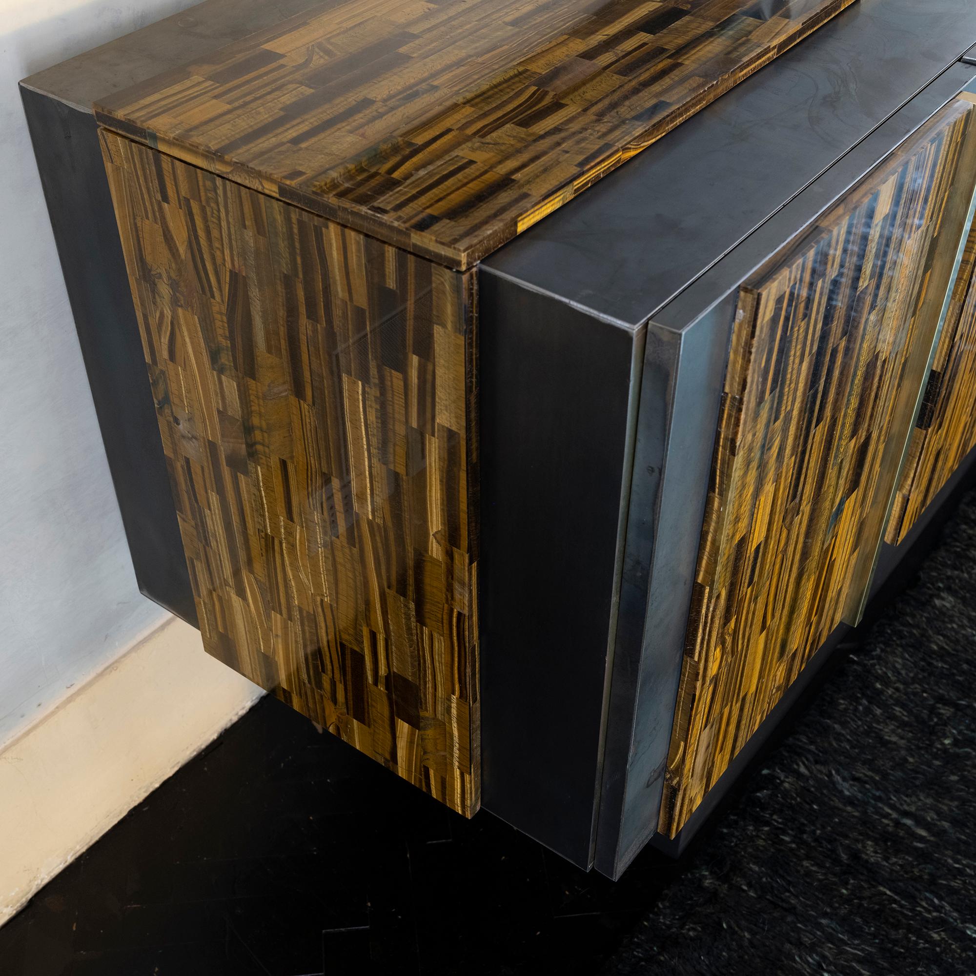 Contemporary Sideboard Natural Steel and Golden Tiger Eye Decorative Panels For Sale 3