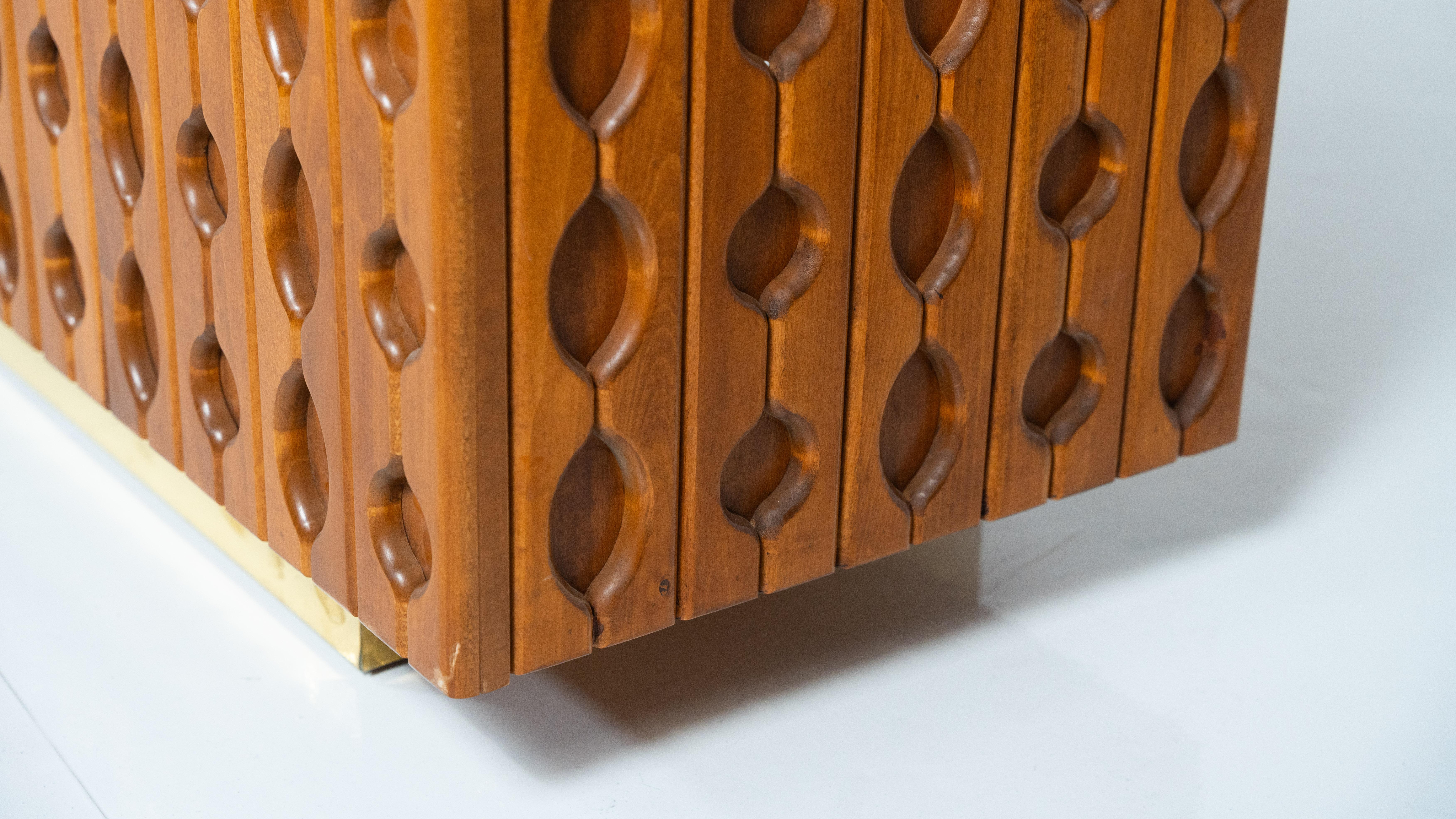 Zeitgenössisches Sideboard, Holz und Travertin , Italien (Moderne der Mitte des Jahrhunderts) im Angebot