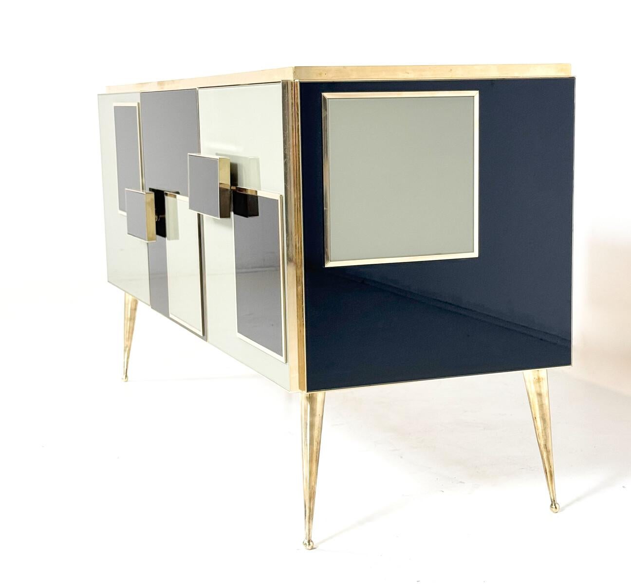 Italiano Credenza Contemporary, legno, vetro e ottone, Italia in vendita