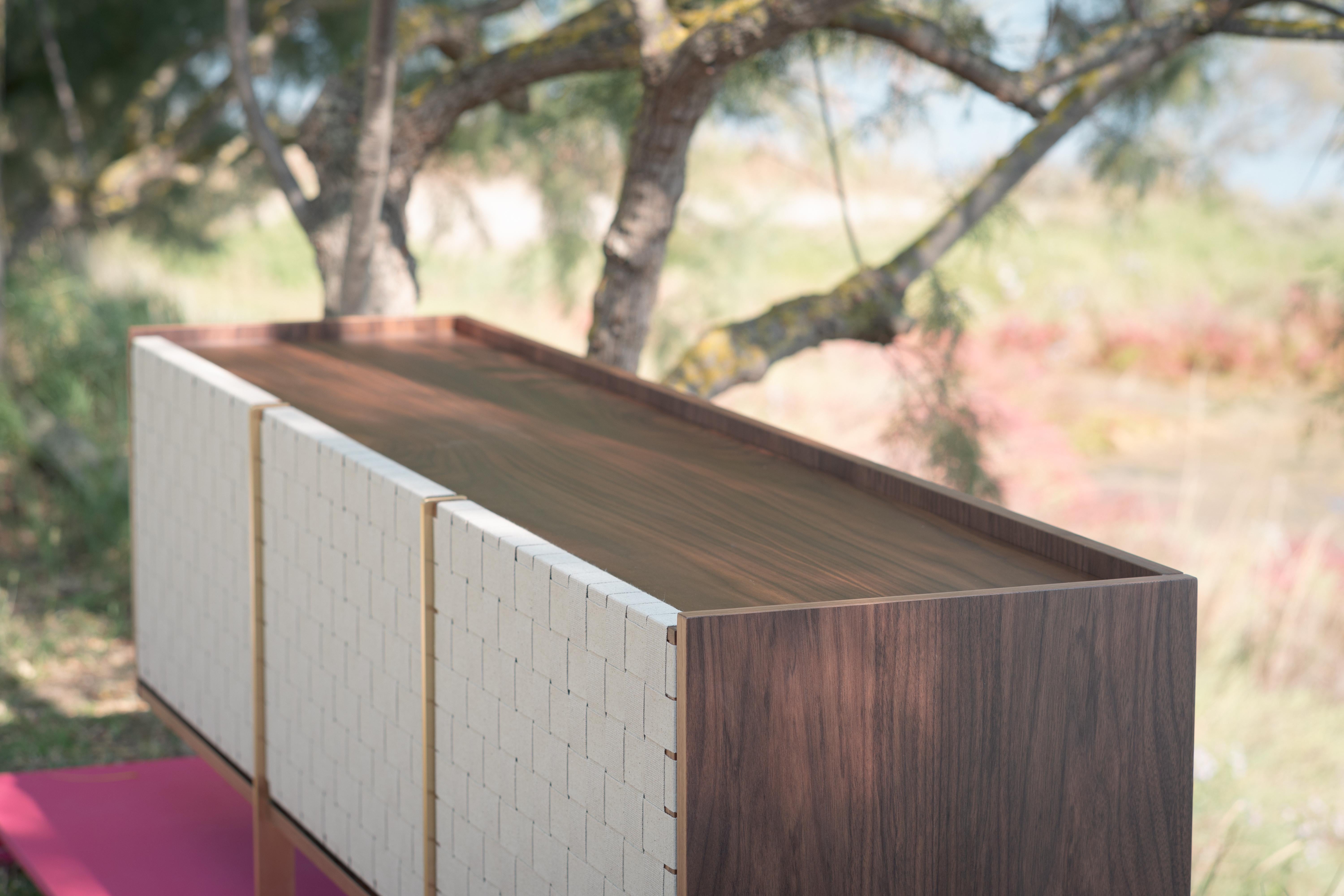 Zeitgenössisches Sideboard,Credenza aus furniertem Holz, Massivholz und Band im Zustand „Neu“ im Angebot in Meolo, Venezia