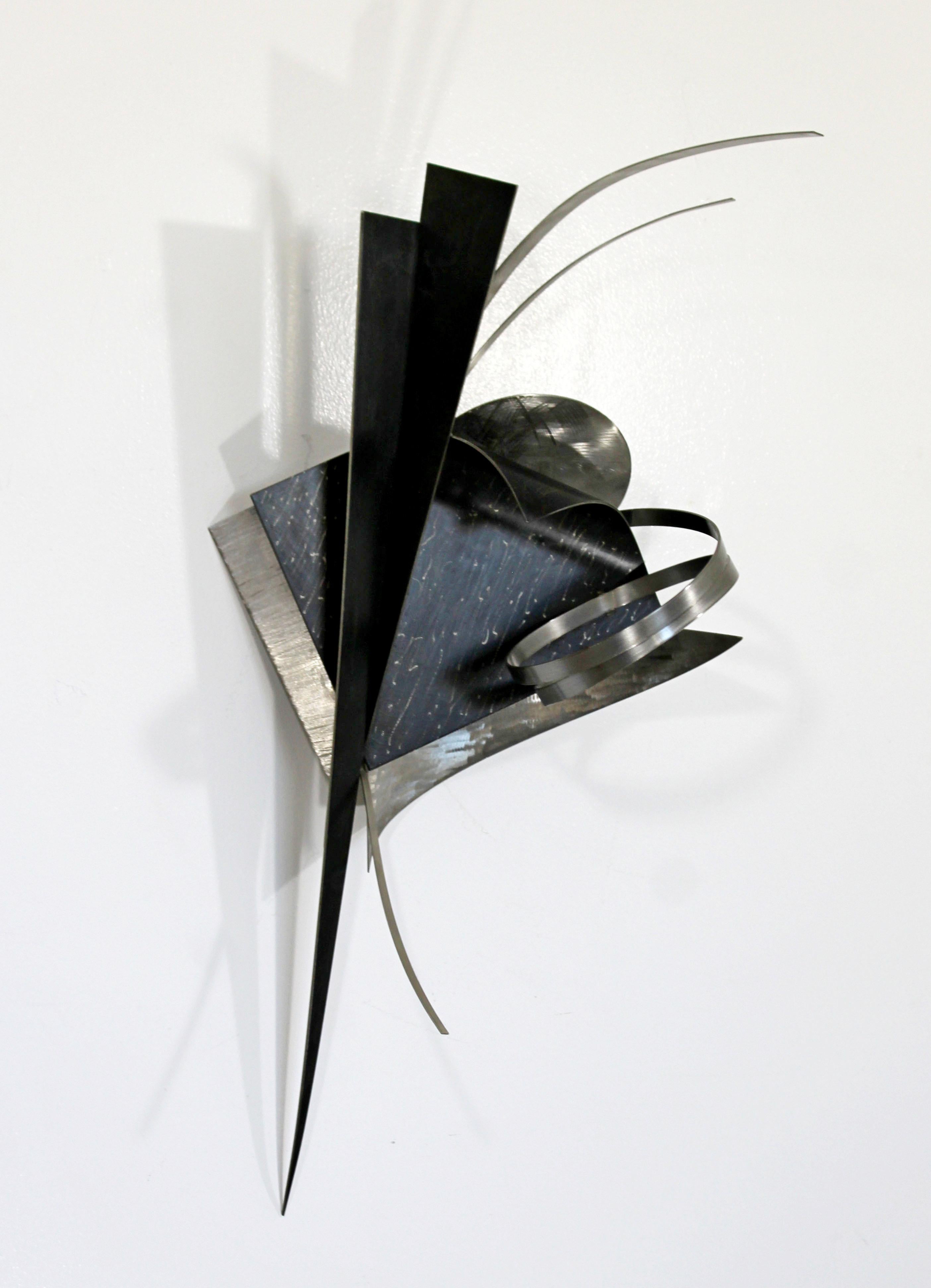 Zeitgenössische signierte Wandskulptur aus Stahl und Metall, signiert Christiane Martens, 1990er Jahre im Zustand „Gut“ im Angebot in Keego Harbor, MI