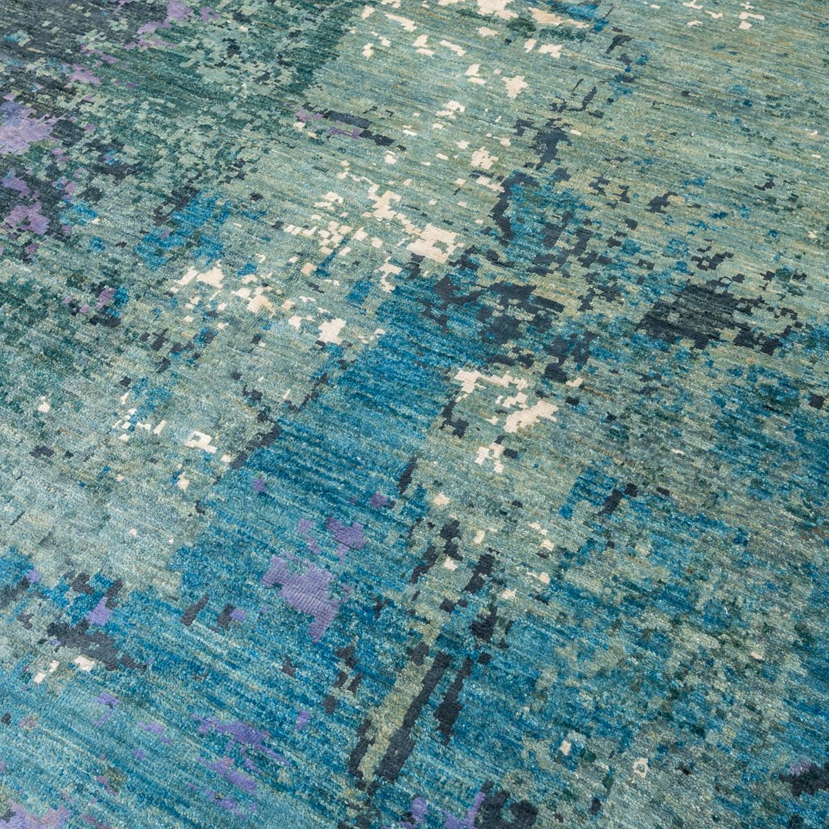 Contemporary Silk and Wool Rug, Abstract Design over Green, Gray and Purple In New Condition In MADRID, ES