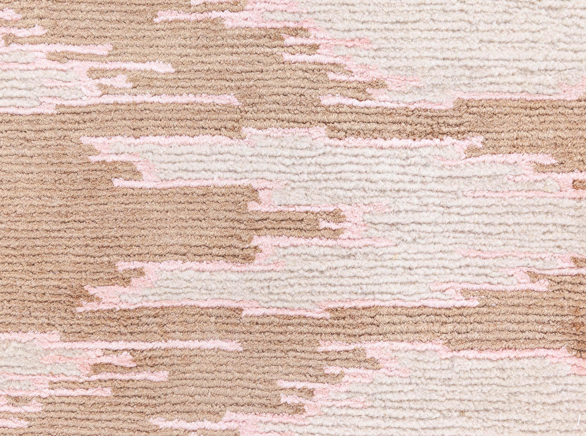 Contemporary Silk Runner by Doris Leslie Blau
Size: 4'0