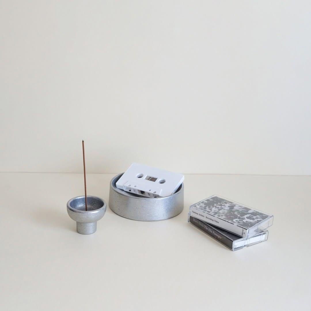 Quemador de incienso contemporáneo de aluminio plateado de Henry Wilson Aluminio en venta