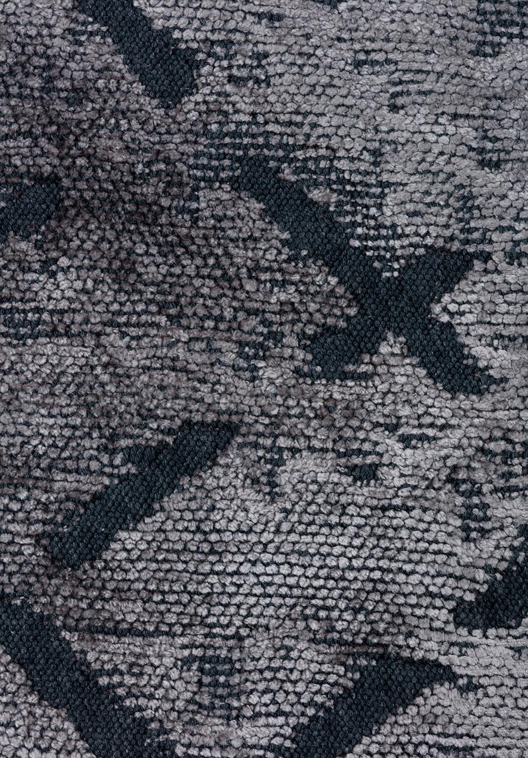 Fait à la machine Tapis contemporain gris argenté à motif répétitif abstrait avec ou sans franges en vente