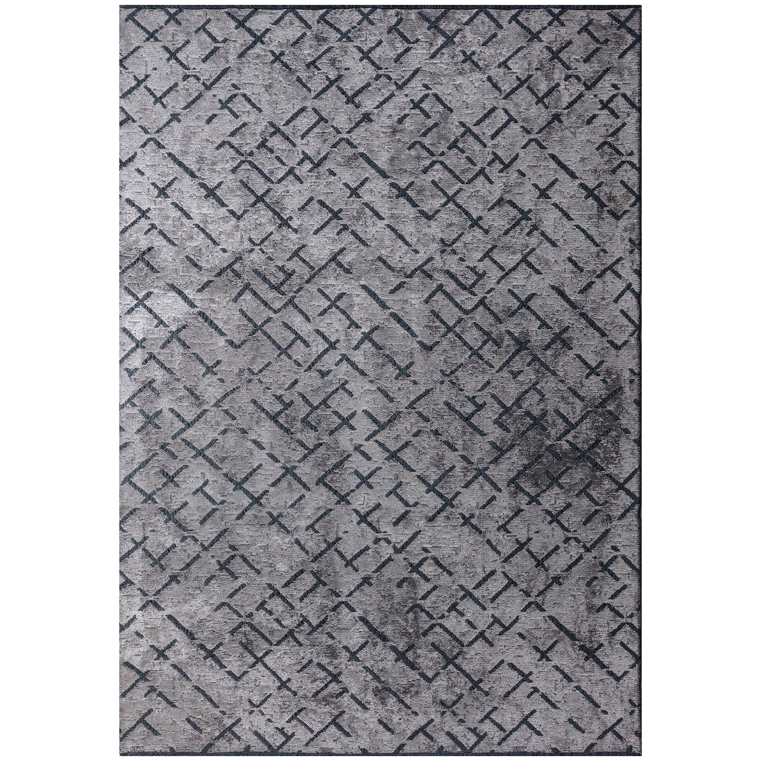 Contemporary Silver Gray Abstract Repeat Pattern Rug with or Without Fringe For Sale
