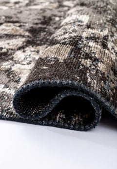 Zeitgenössischer Teppich mit oder ohne Fransen in Silber, Grau und Beige gemustert