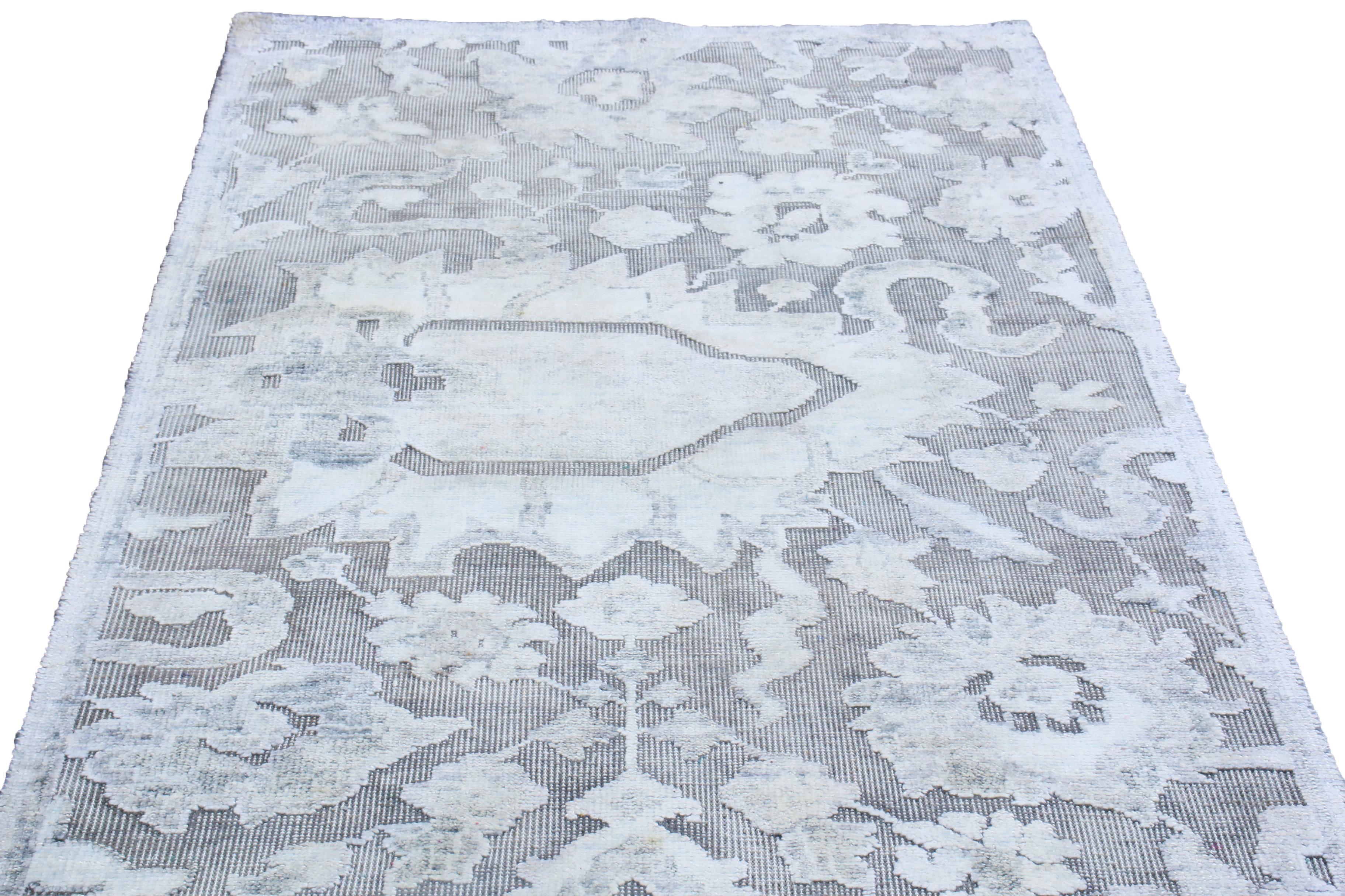 Originating from India, this contemporary rug is hand knotted with oxidized, high quality wool and lustrous silk, complemented by a rare combination of traditional Agra floral designs transitioning into the plush border.
 