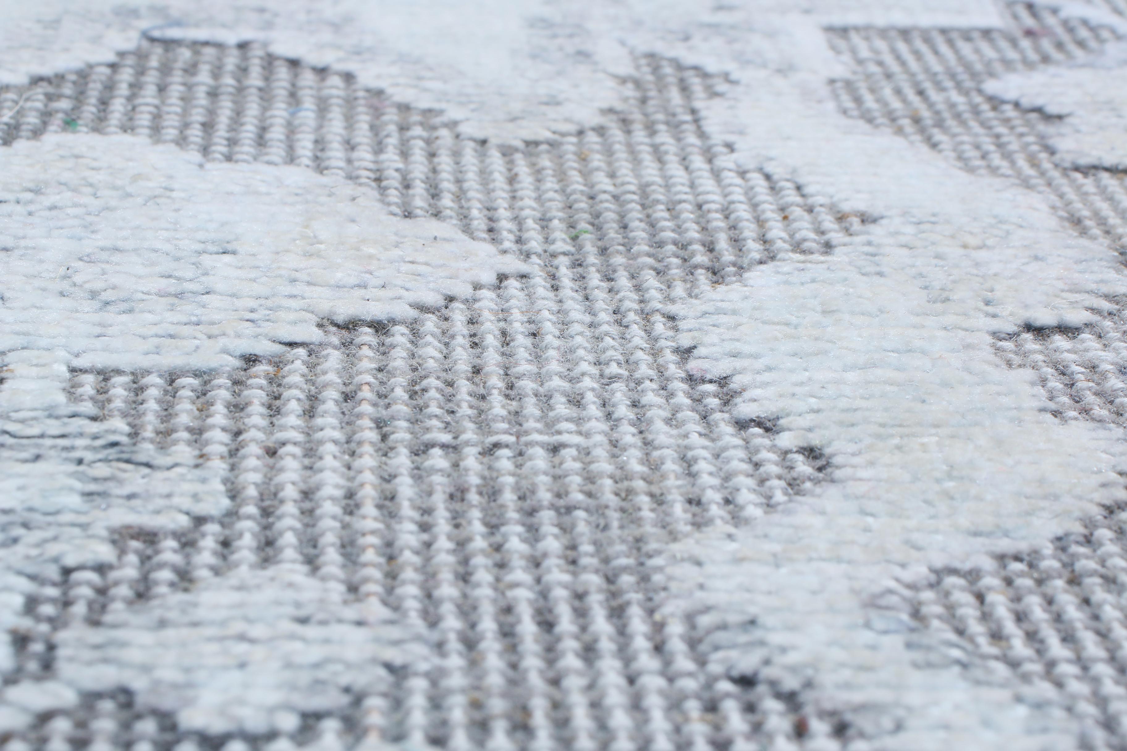 Rug & Kilim's Contemporary Silver Gray Wool and Silk Rug  In New Condition For Sale In Long Island City, NY