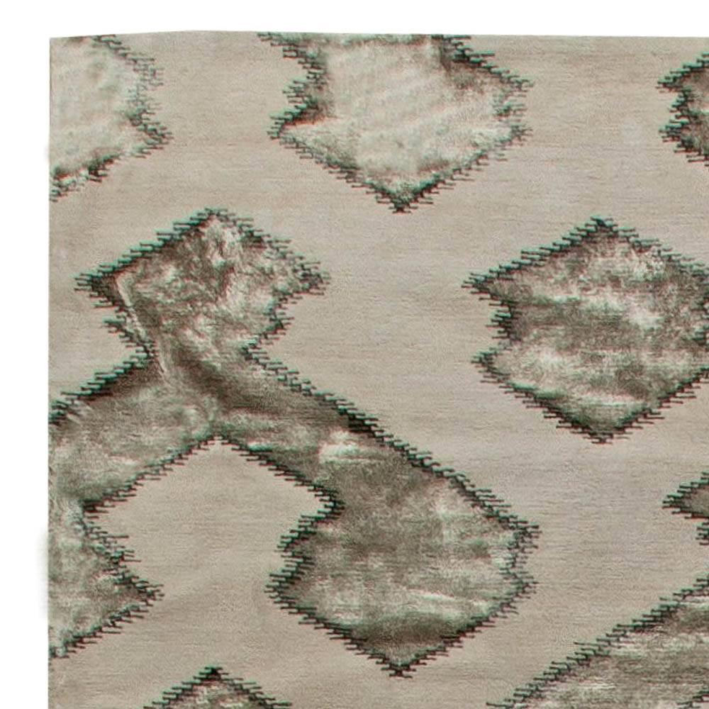 Zeitgenössischer handgeknüpfter Silbergrauer Teppich aus Wolle und Seide von Doris Leslie Blau (Nepalesisch) im Angebot